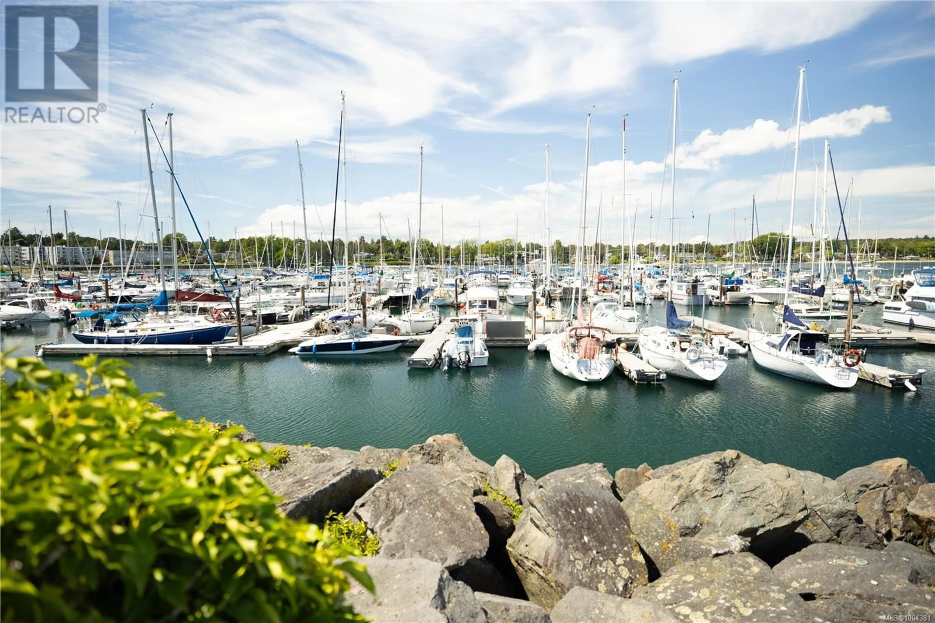 Patio, water/lake/river/ocean view for 504 - 1450 BEACH DRIVE, Oak Bay British Columbia V8S2N8