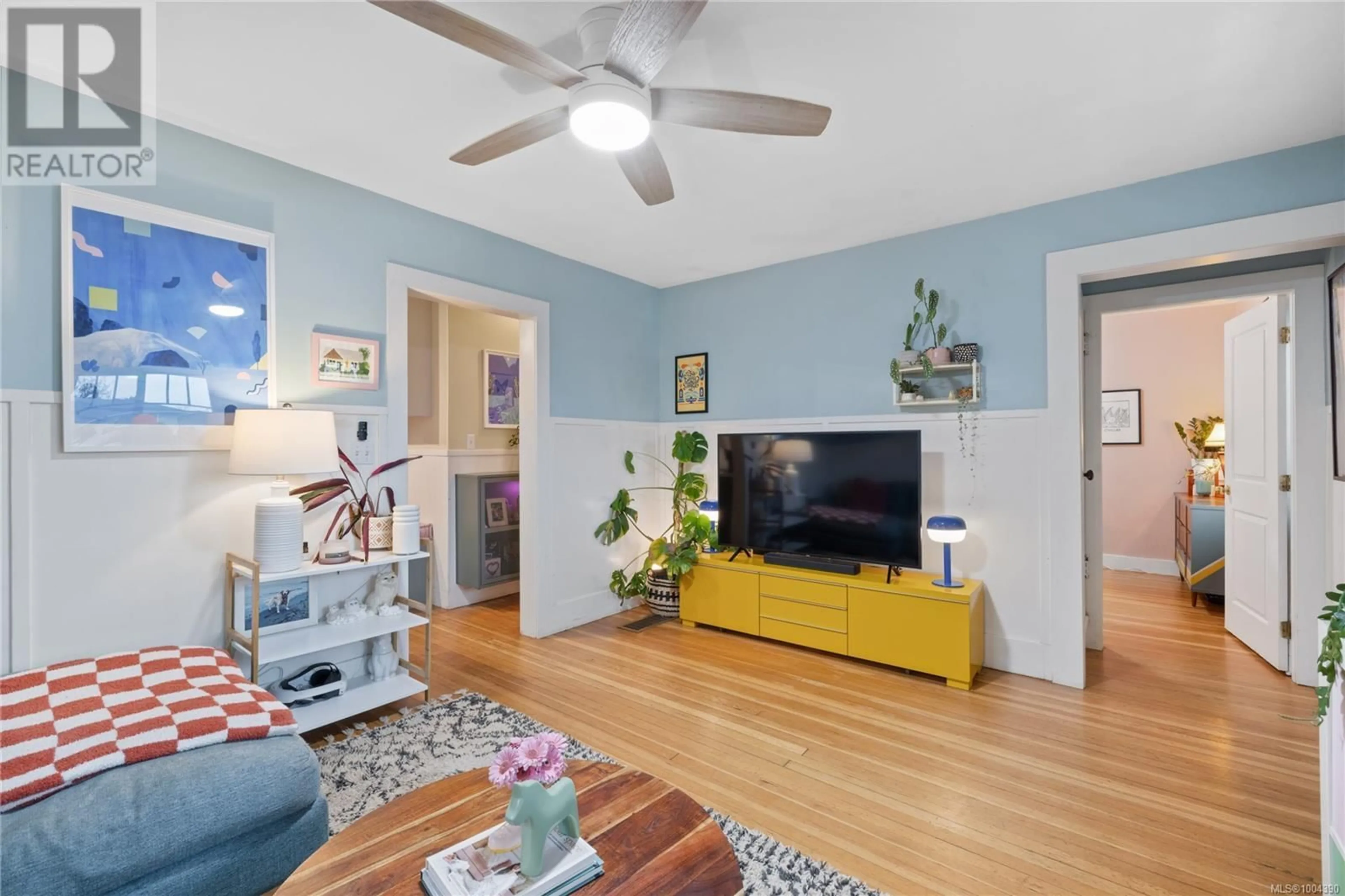 Living room with furniture, unknown for 476 HOWARD AVENUE, Duncan British Columbia V9L3M8
