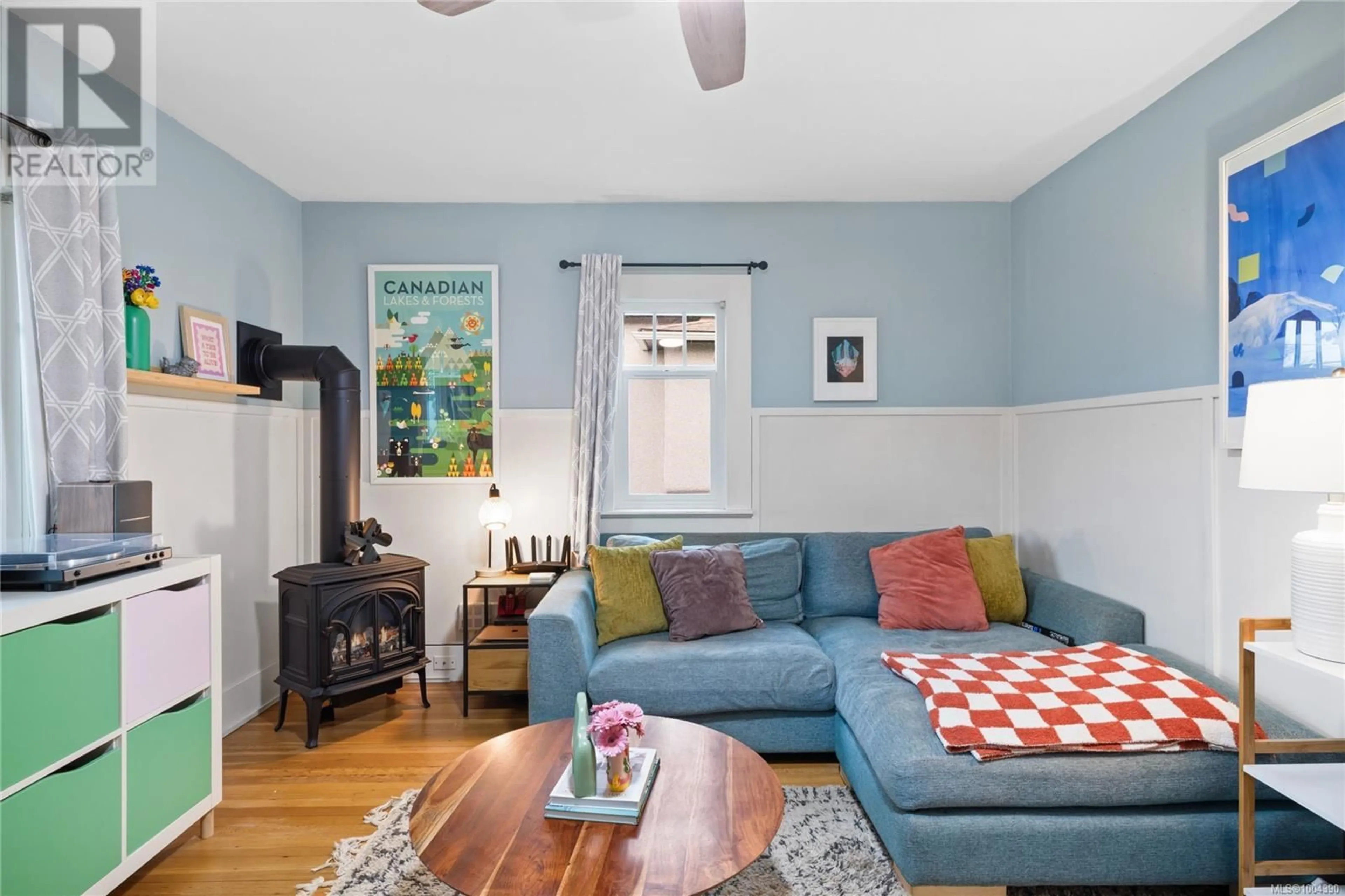 Living room with furniture, unknown for 476 HOWARD AVENUE, Duncan British Columbia V9L3M8