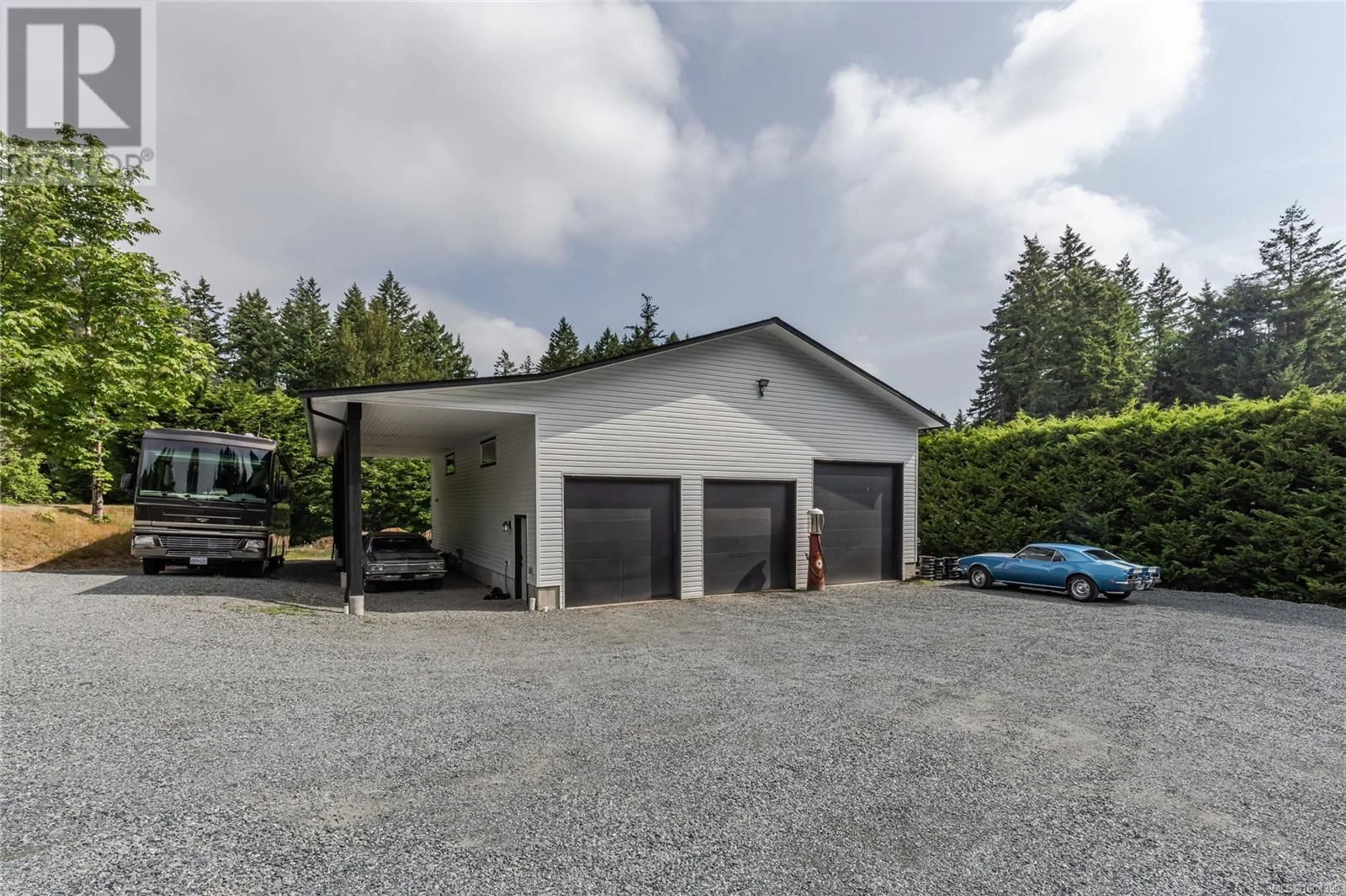 Indoor garage for 3180 WEST ROAD, Nanaimo British Columbia V9R6X1