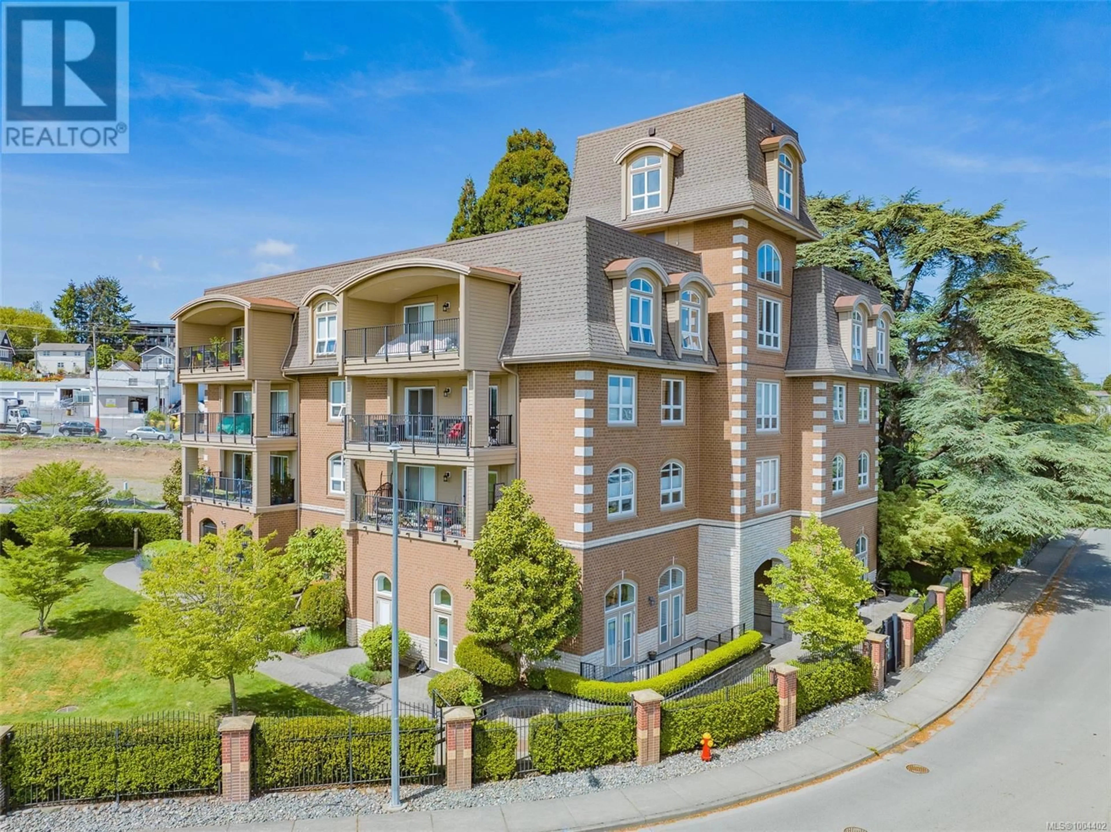 A pic from outside/outdoor area/front of a property/back of a property/a pic from drone, unknown for 304 - 104 ESPLANADE STREET, Nanaimo British Columbia V9R0G6