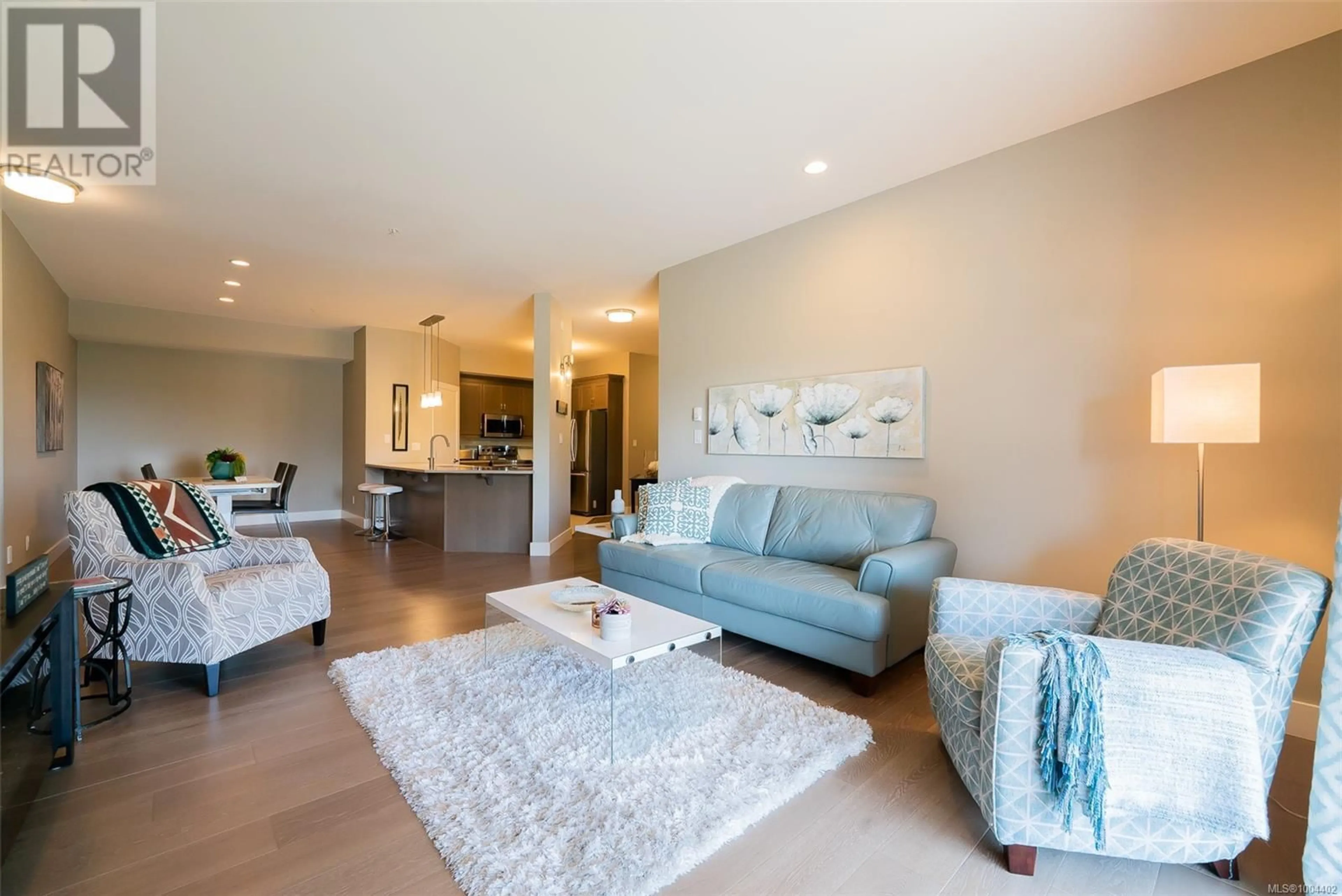 Living room with furniture, unknown for 304 - 104 ESPLANADE STREET, Nanaimo British Columbia V9R0G6