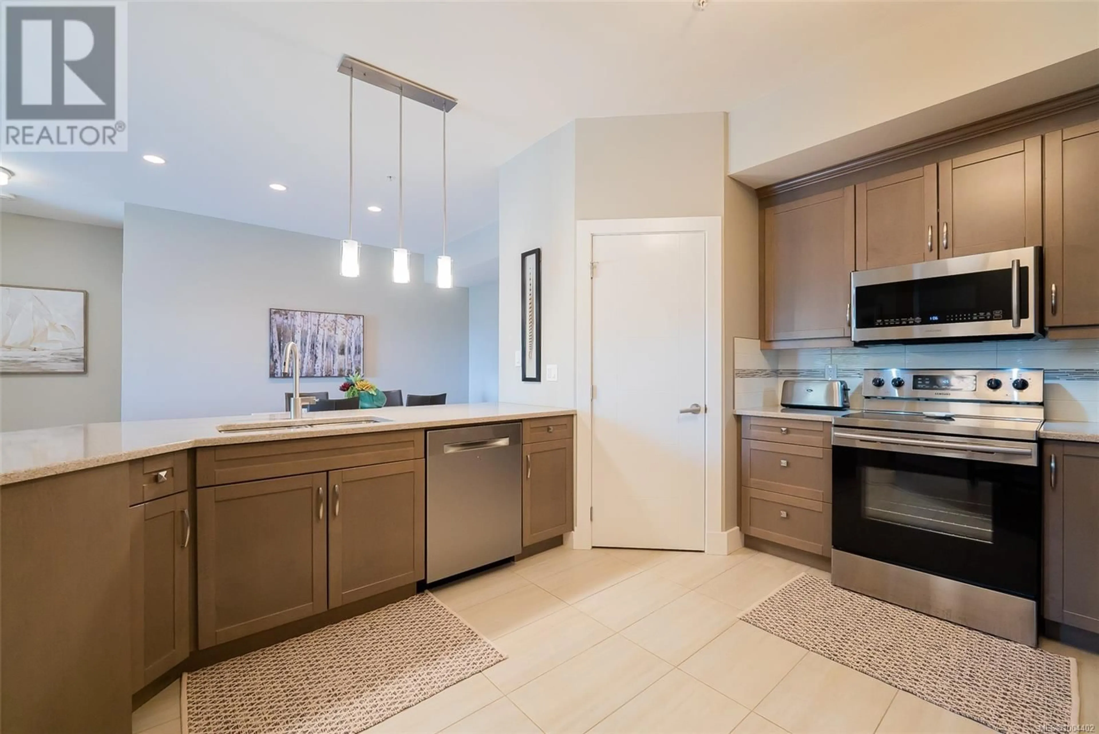 Open concept kitchen, ceramic/tile floor for 304 - 104 ESPLANADE STREET, Nanaimo British Columbia V9R0G6