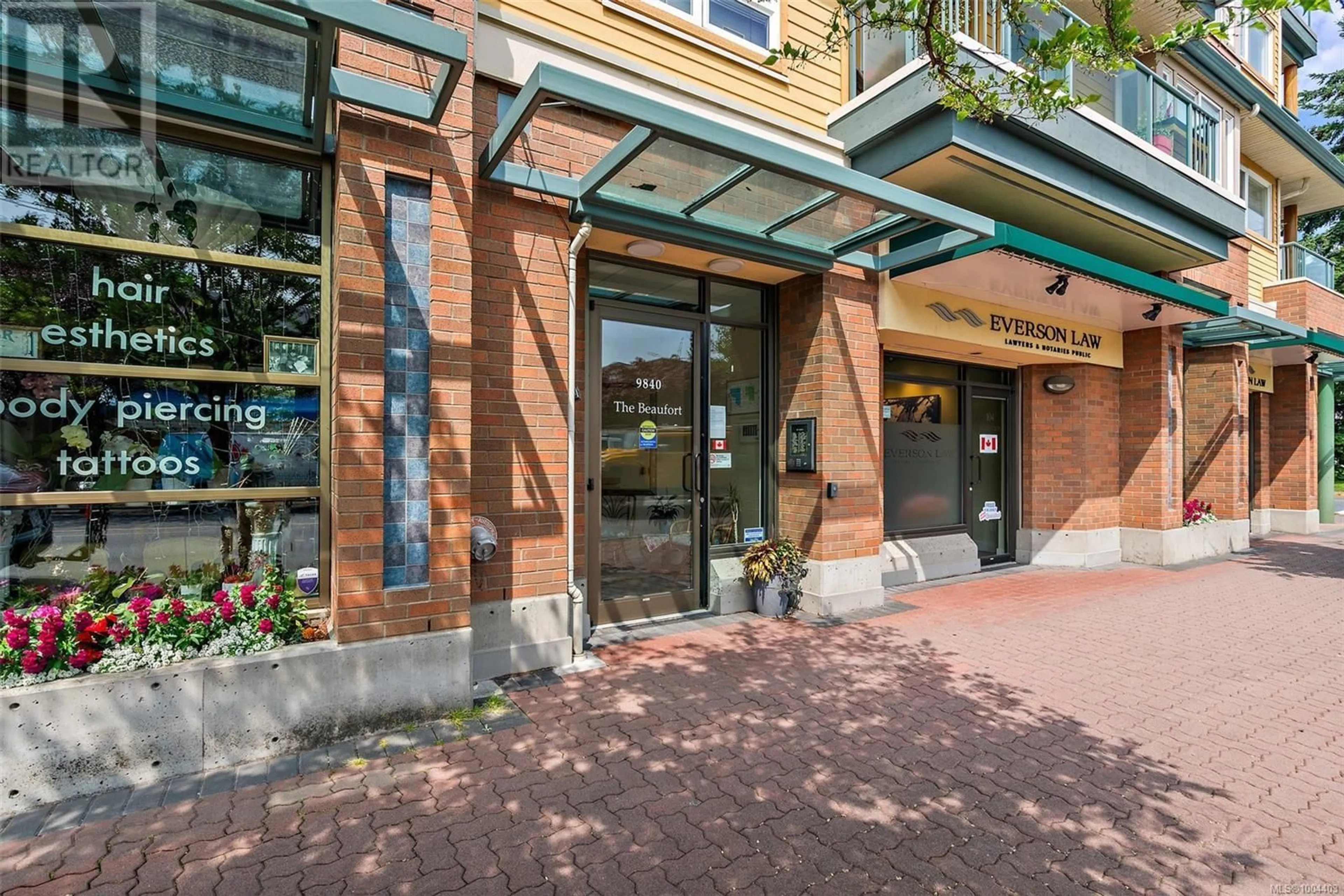 Patio, street for 211 - 9840 FIFTH STREET, Sidney British Columbia V8L2X3