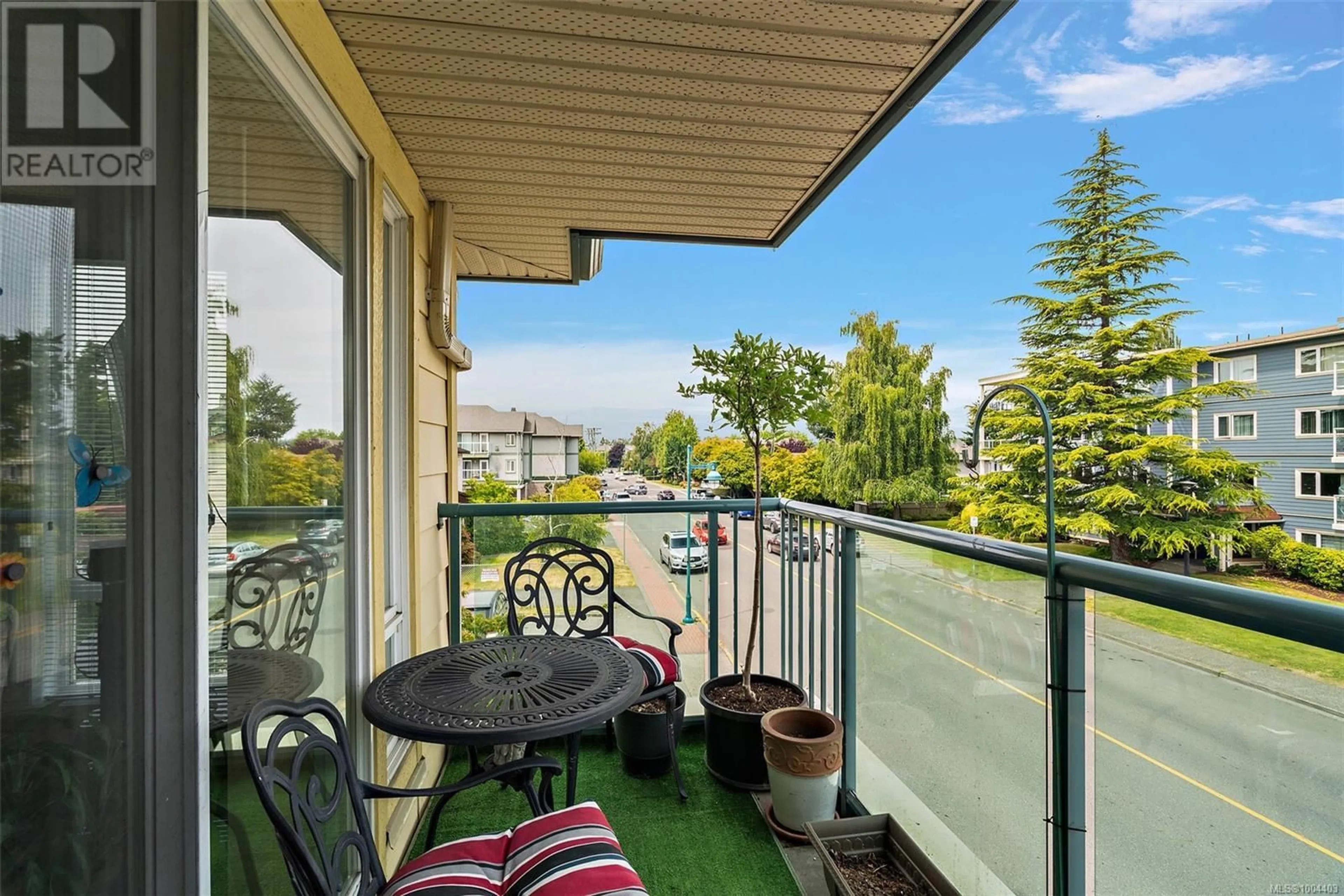 Balcony in the apartment, water/lake/river/ocean view for 211 - 9840 FIFTH STREET, Sidney British Columbia V8L2X3