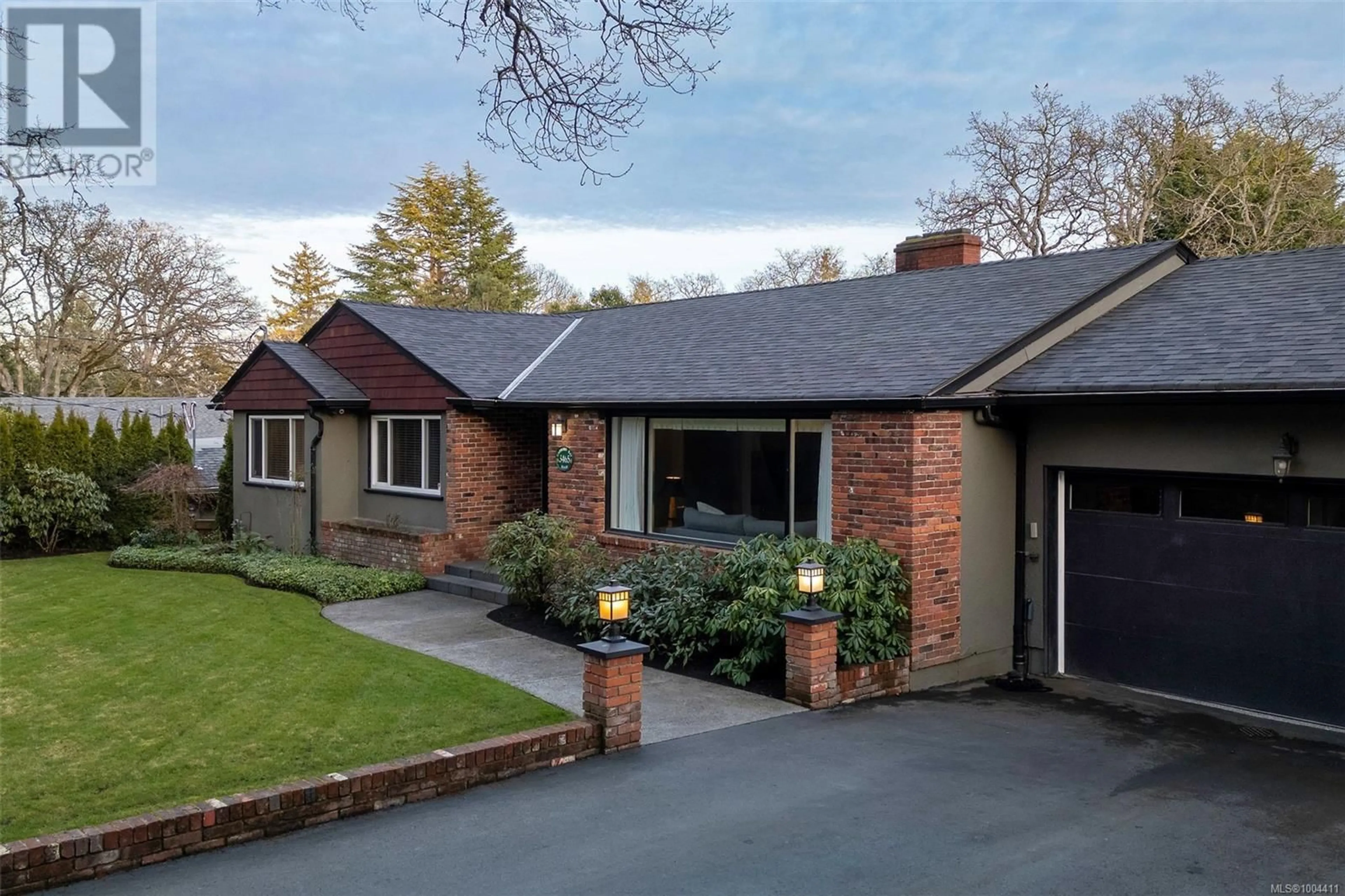 A pic from outside/outdoor area/front of a property/back of a property/a pic from drone, street for 3465 CADBORO BAY ROAD, Oak Bay British Columbia V8R5K7