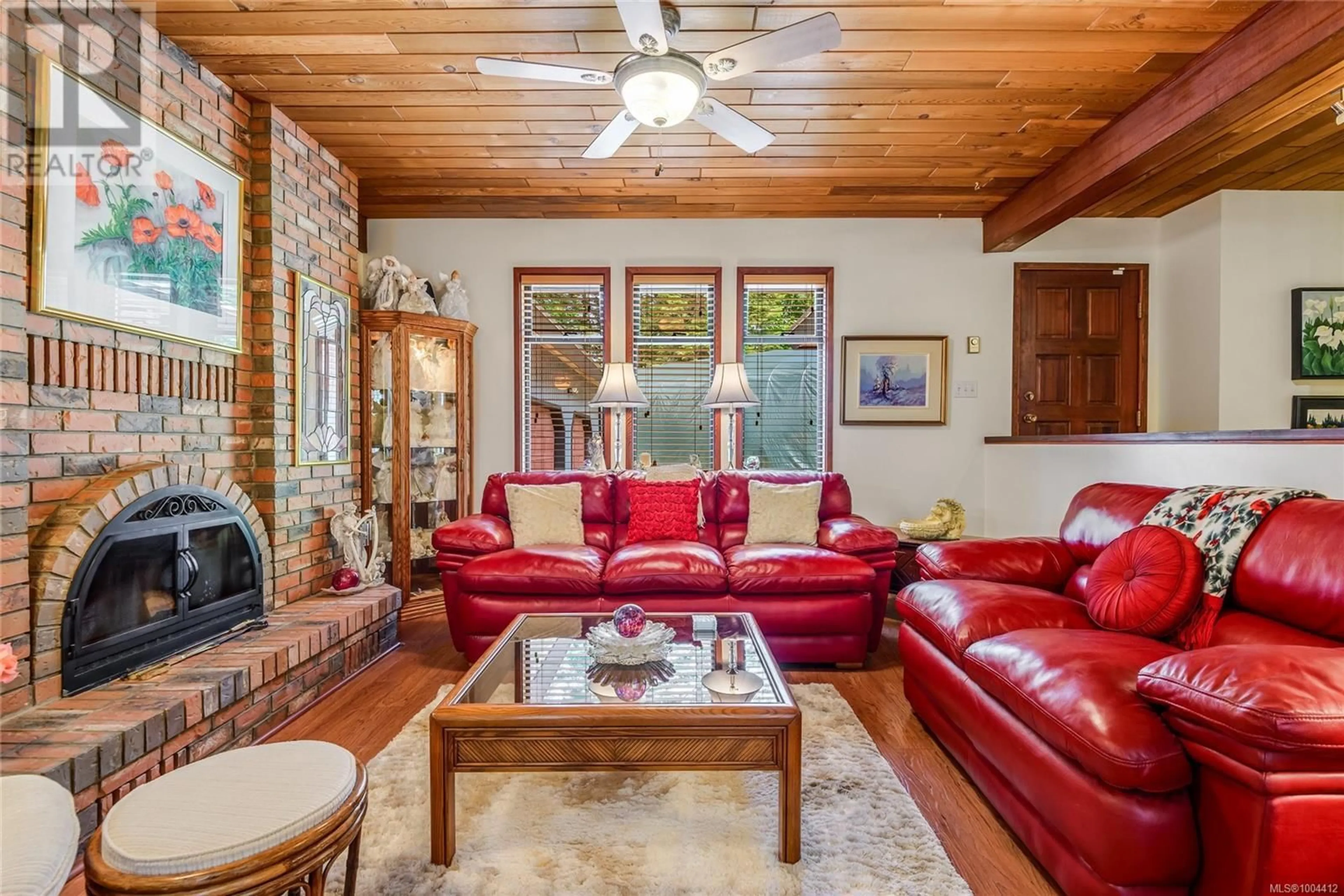 Living room with furniture, unknown for 140 LENNEA PLACE, Campbell River British Columbia V9H1G7