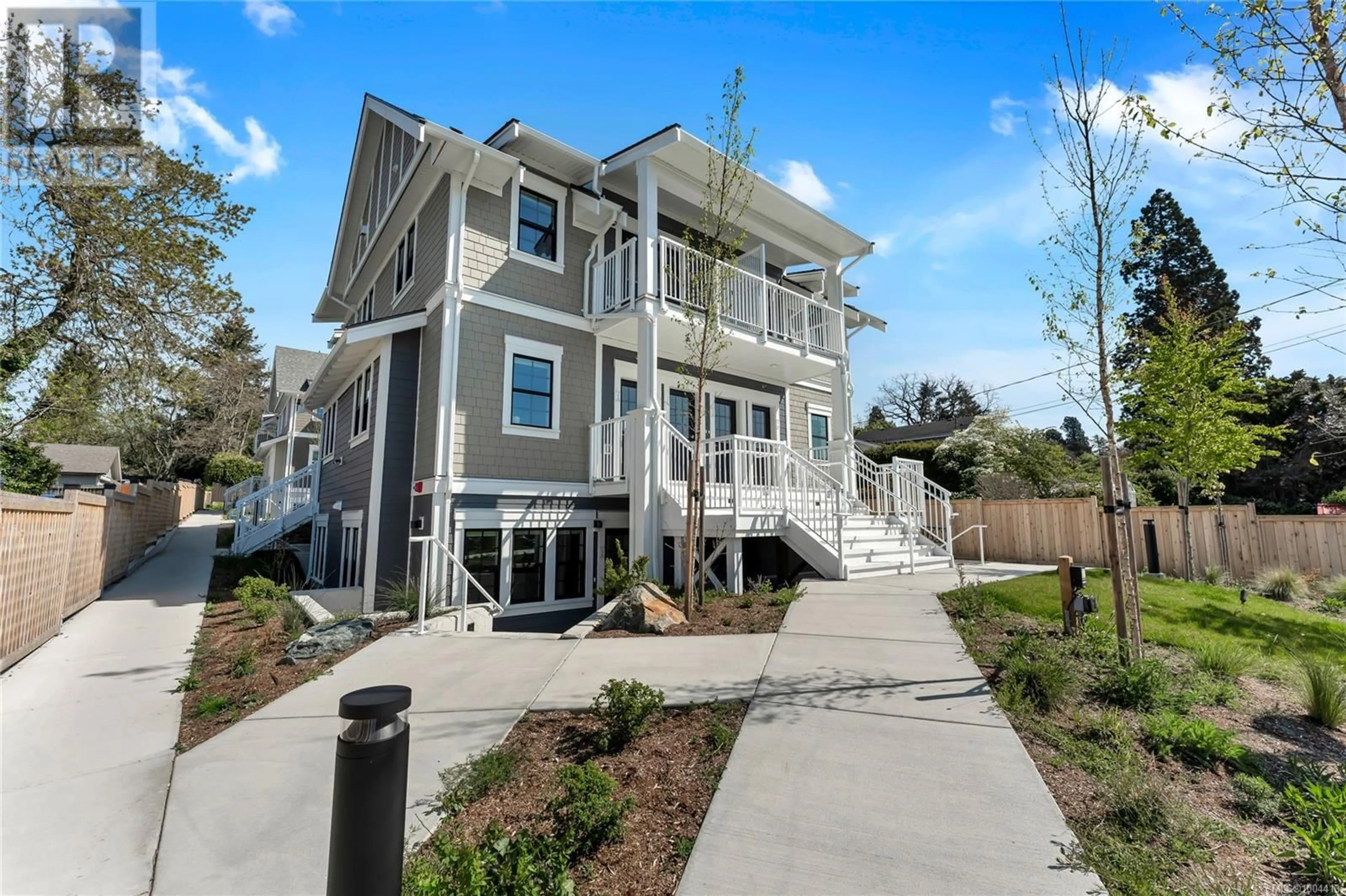 Home with vinyl exterior material, street for 102 C - 1224 RICHARDSON STREET, Victoria British Columbia V8V3E1