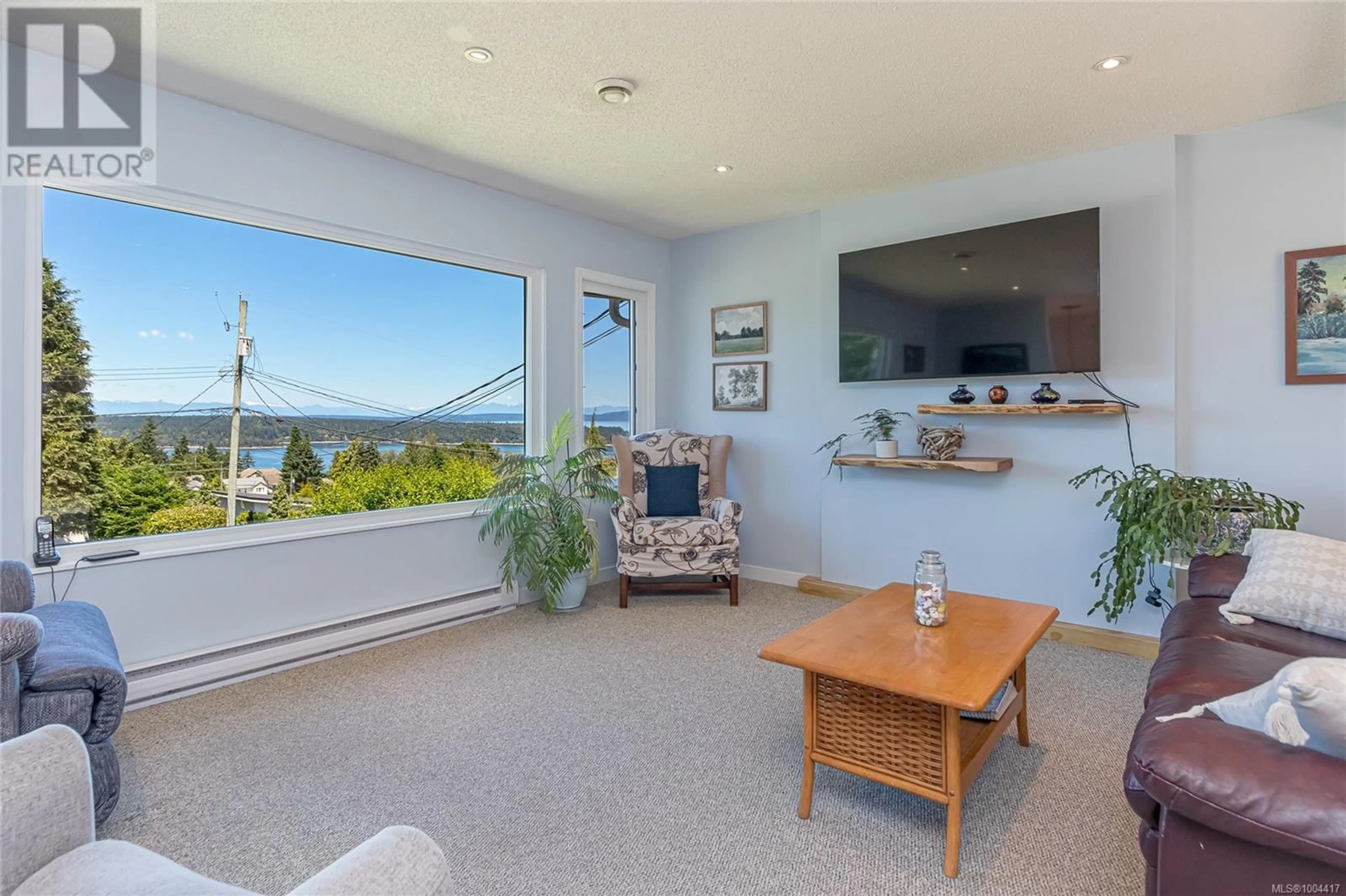 Living room with furniture, unknown for 684 HILLVIEW AVENUE, Ladysmith British Columbia V9G1W2