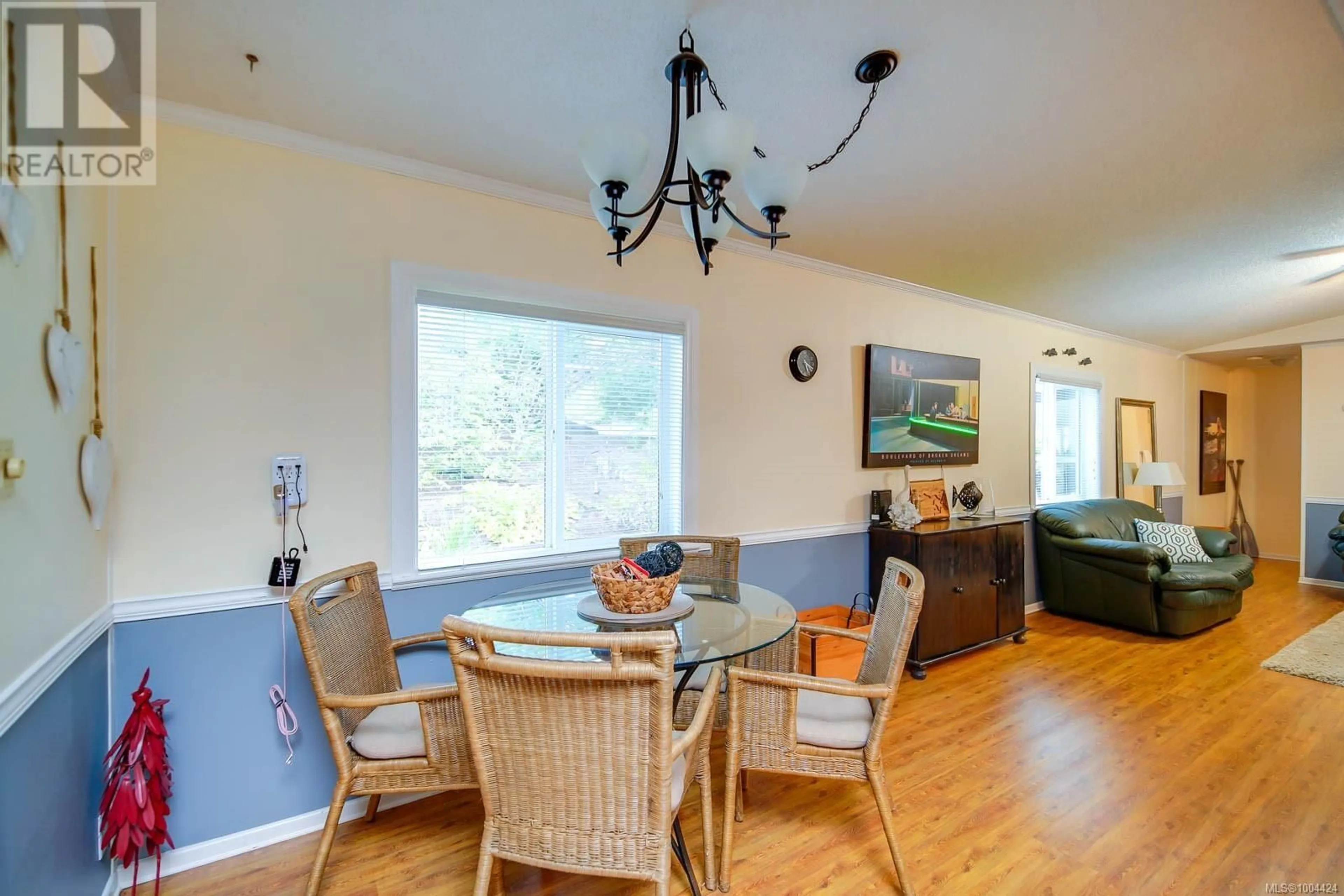 Dining room, wood/laminate floor for 77 - 10325 LAKESHORE ROAD, Port Alberni British Columbia V9Y8G9