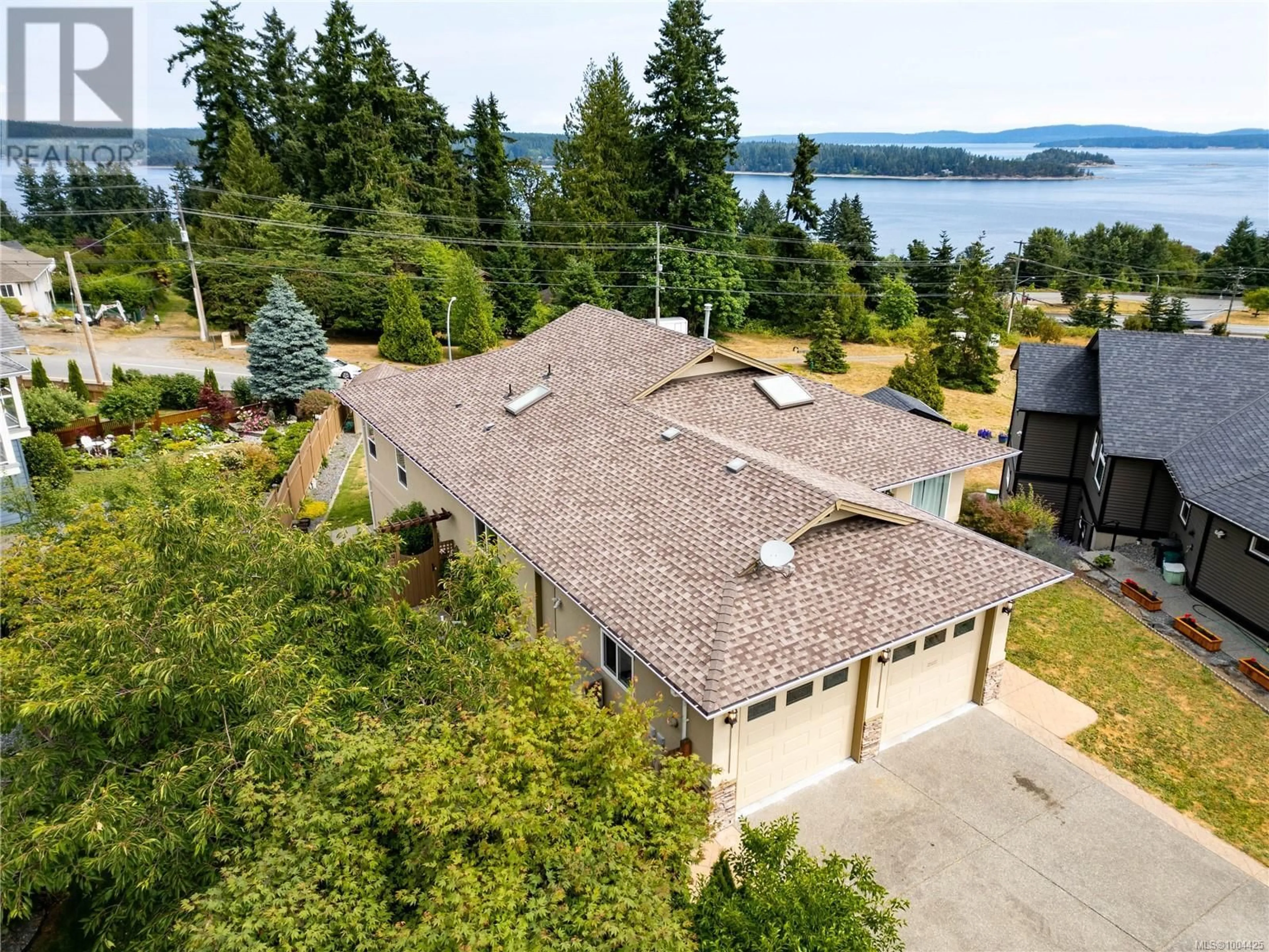 A pic from outside/outdoor area/front of a property/back of a property/a pic from drone, water/lake/river/ocean view for 563 HALLIDAY PLACE, Ladysmith British Columbia V9G2C3