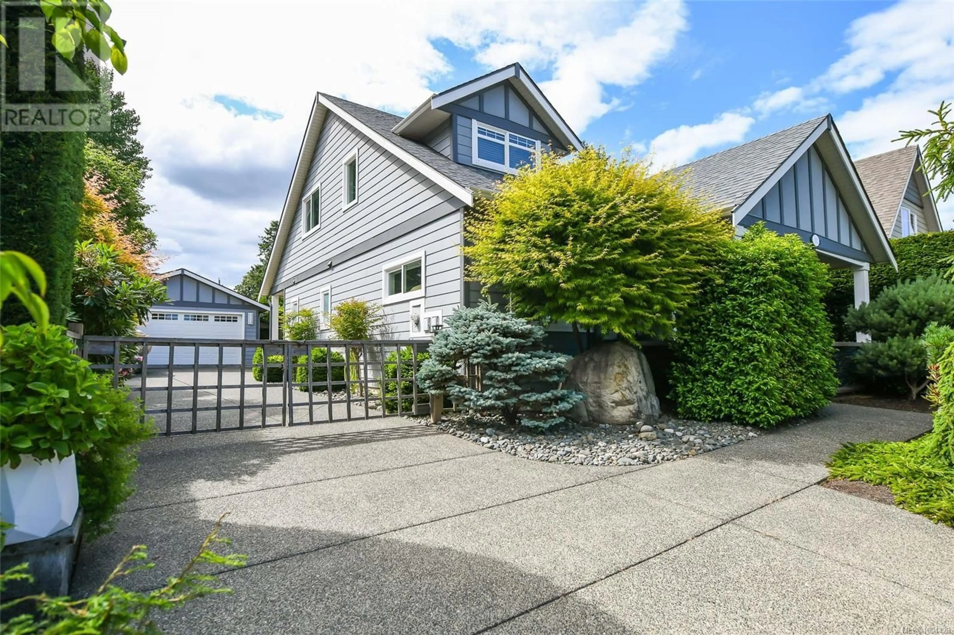 Home with vinyl exterior material, street for 357 GARDENER WAY, Comox British Columbia V9M0B2