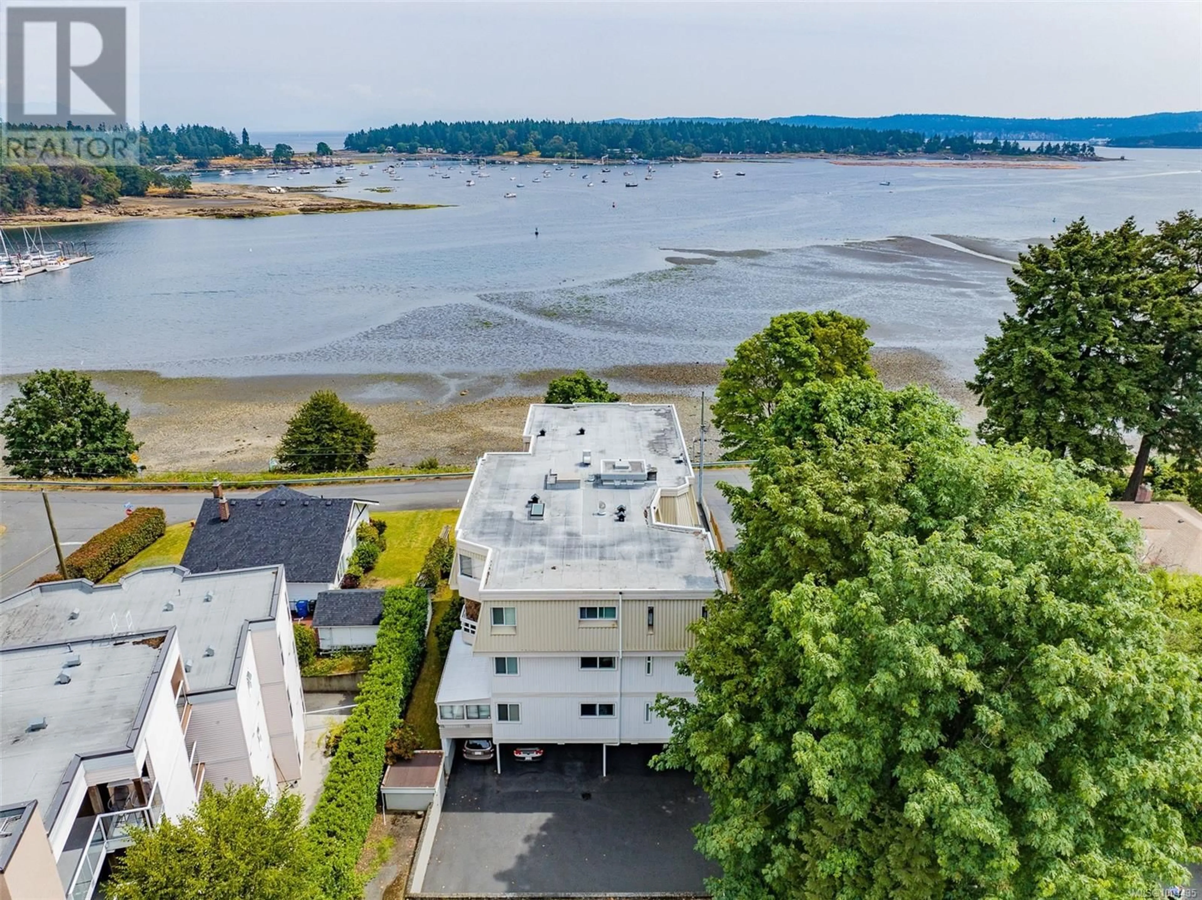 A pic from outside/outdoor area/front of a property/back of a property/a pic from drone, water/lake/river/ocean view for 101 - 145 NEWCASTLE AVENUE, Nanaimo British Columbia V9S4H7