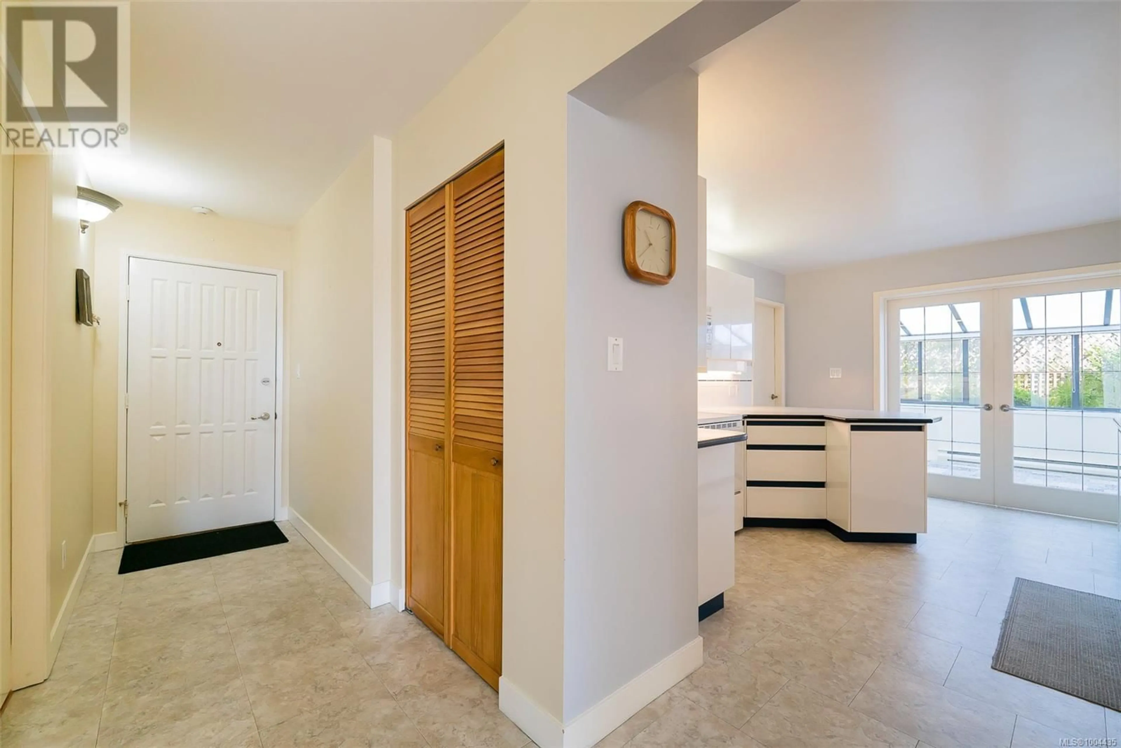 Indoor entryway for 101 - 145 NEWCASTLE AVENUE, Nanaimo British Columbia V9S4H7