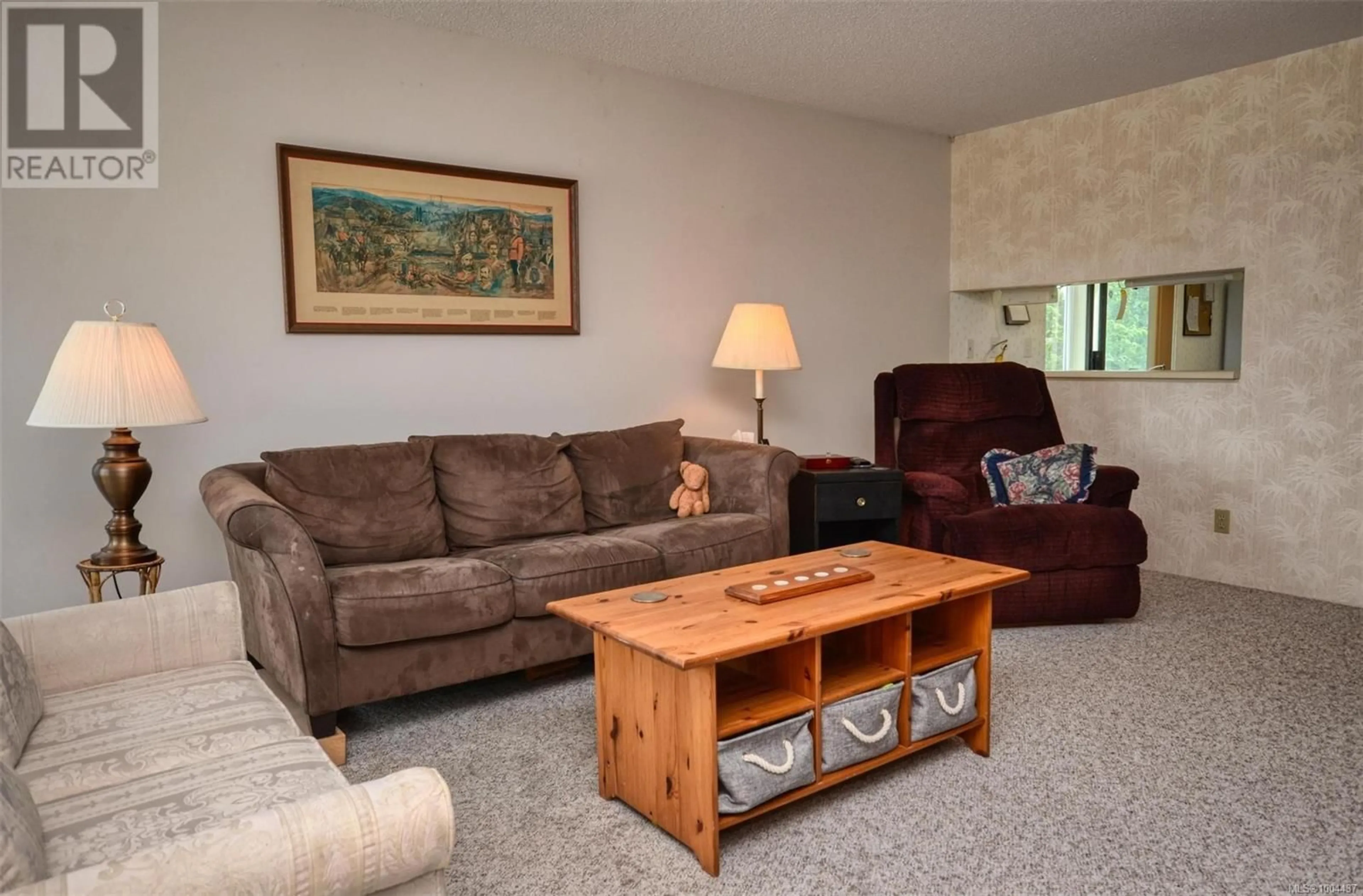 Living room with furniture, unknown for 408 - 3260 QUADRA STREET, Saanich British Columbia V8X1G2