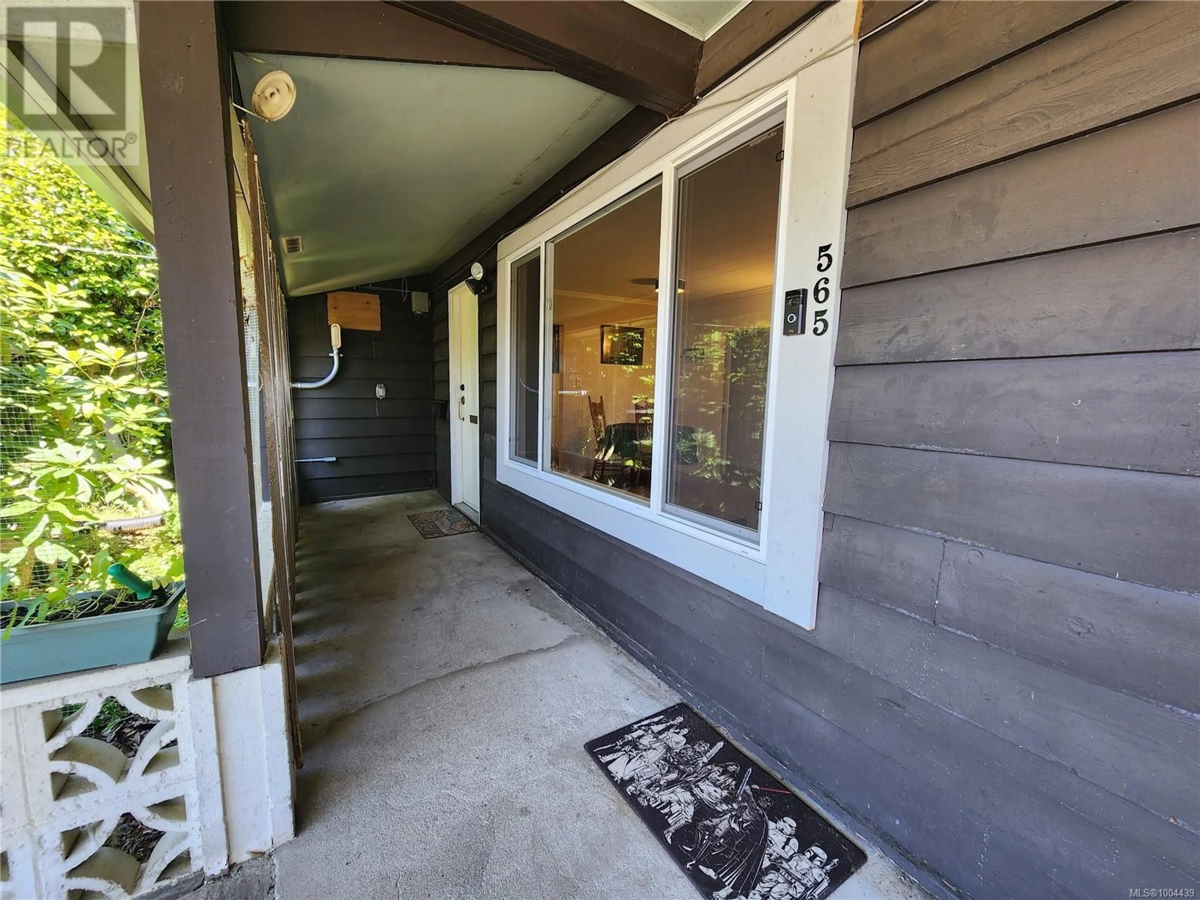 Indoor entryway for 565 DOGWOOD STREET, Campbell River British Columbia V9W2Y4