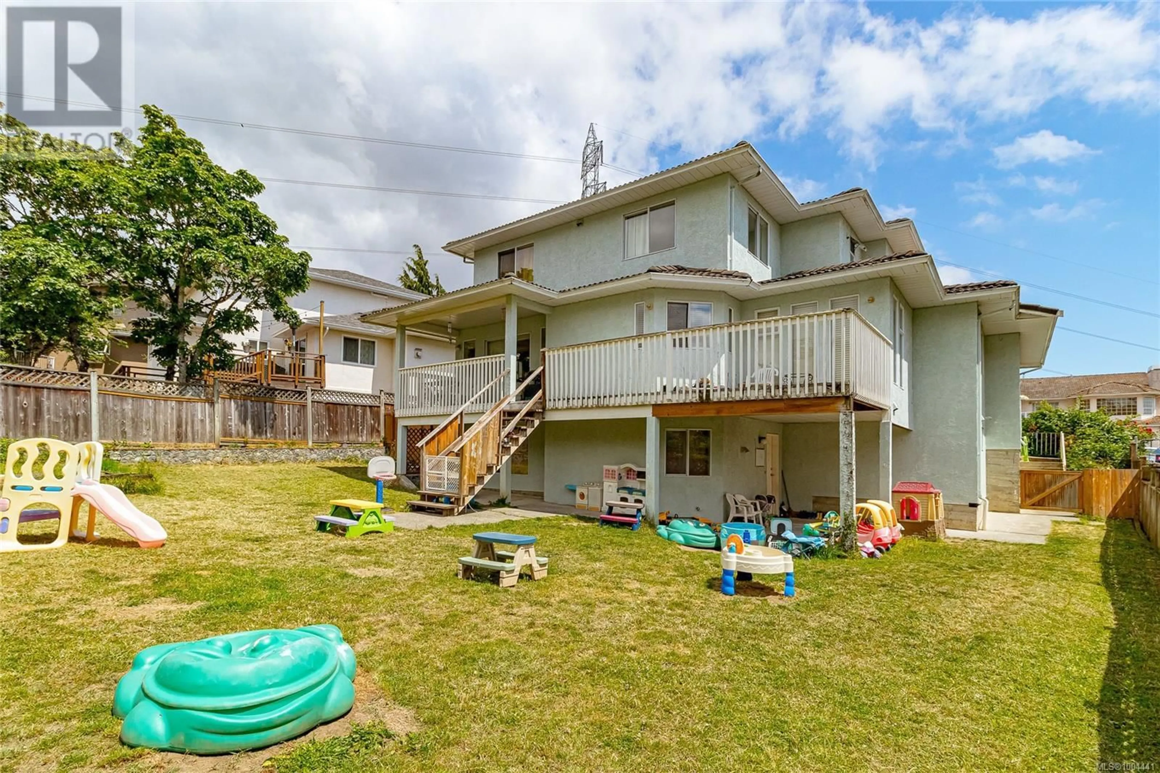 A pic from outside/outdoor area/front of a property/back of a property/a pic from drone, unknown for 2312 FRANCIS VIEW DRIVE, View Royal British Columbia V9B6C8