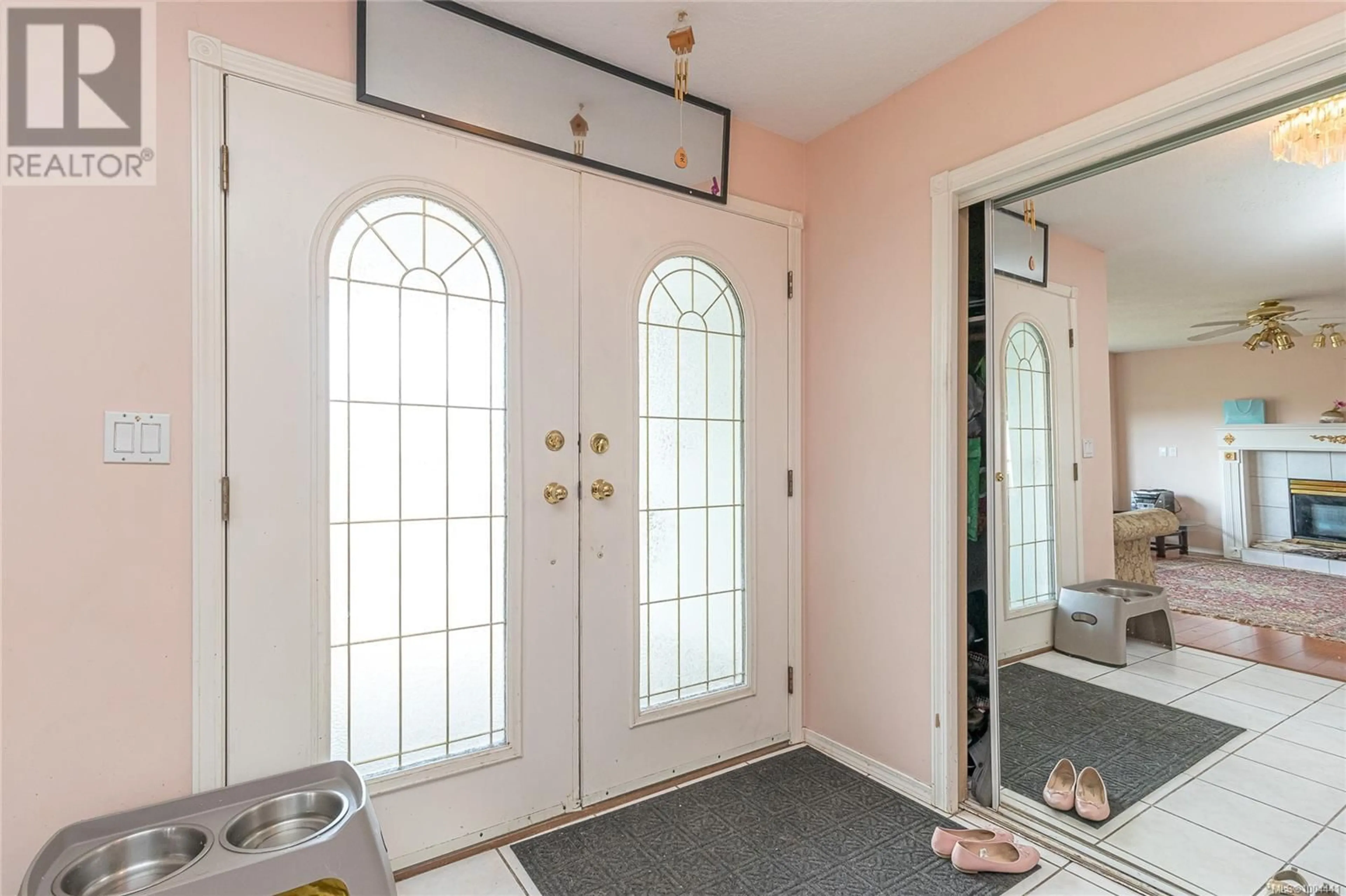 Indoor entryway for 2312 FRANCIS VIEW DRIVE, View Royal British Columbia V9B6C8