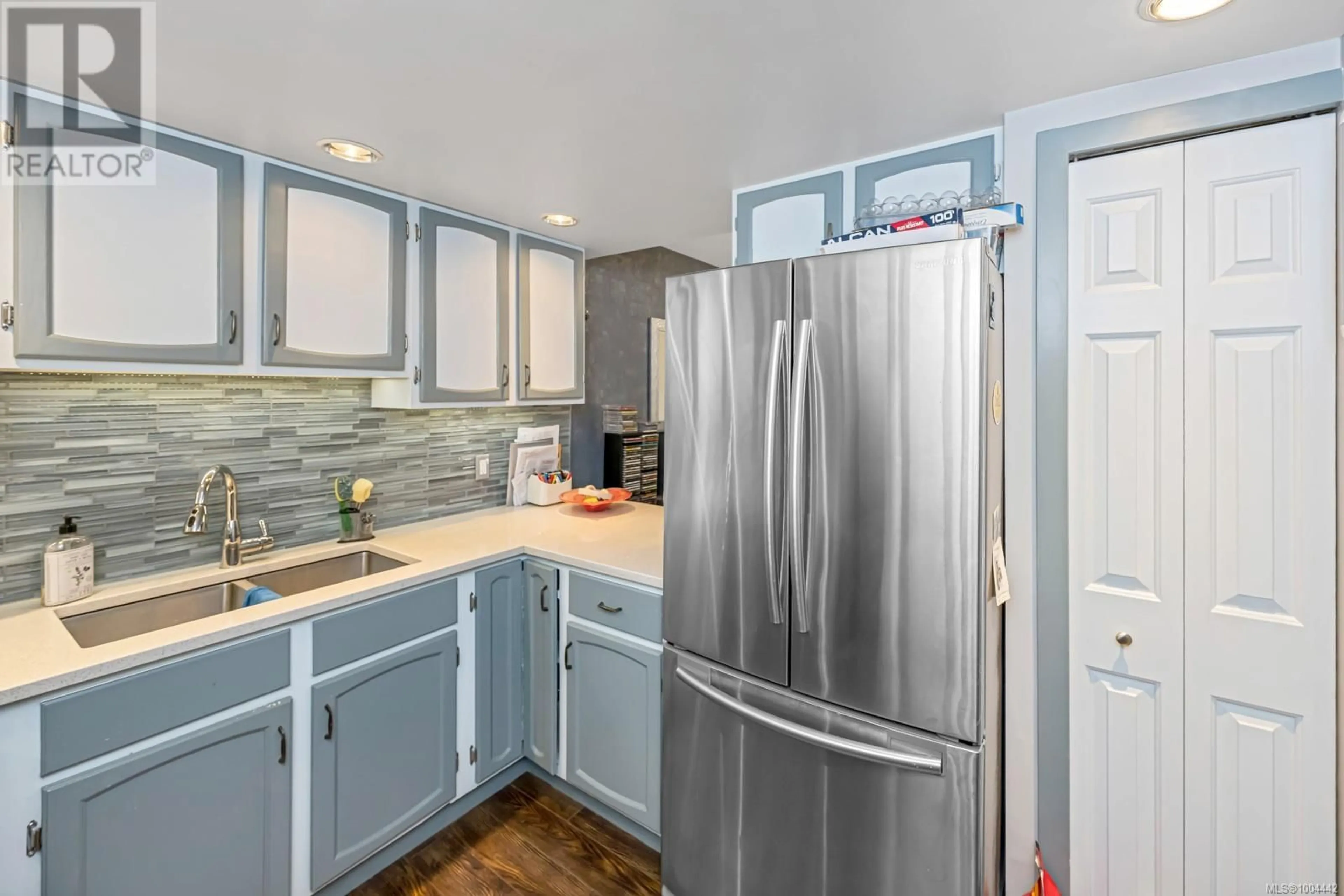 Standard kitchen, ceramic/tile floor for 206 - 1223 JOHNSON STREET, Victoria British Columbia V8V3N9
