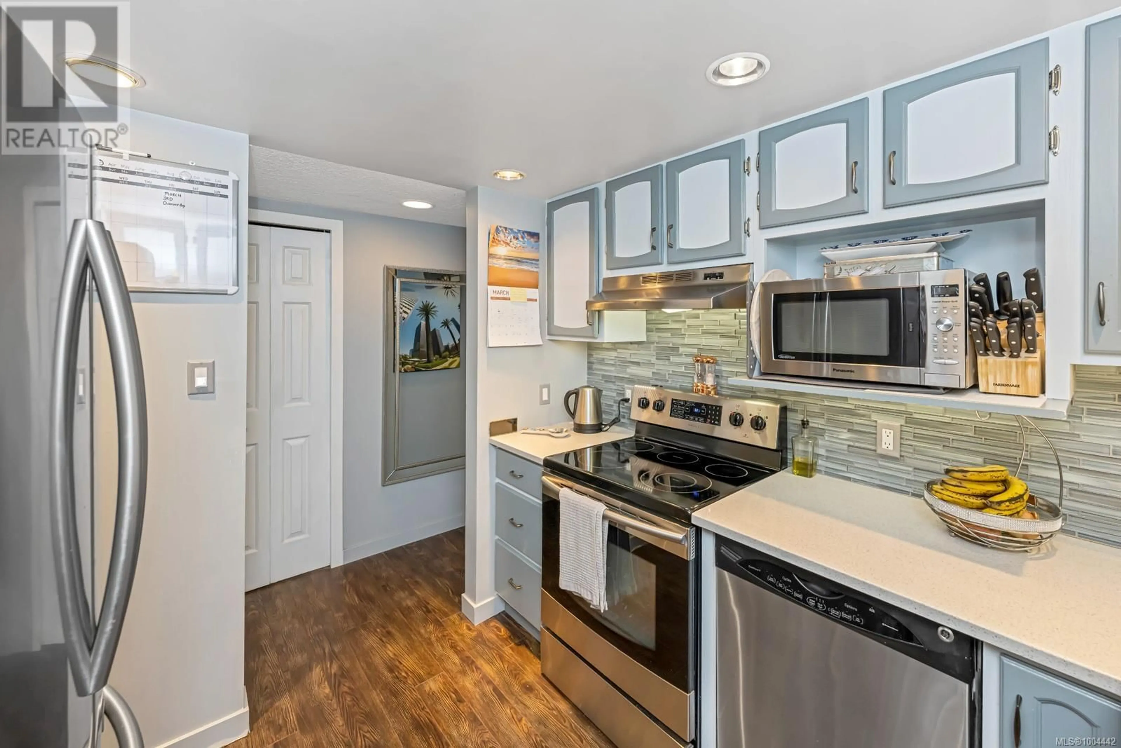 Standard kitchen, ceramic/tile floor for 206 - 1223 JOHNSON STREET, Victoria British Columbia V8V3N9