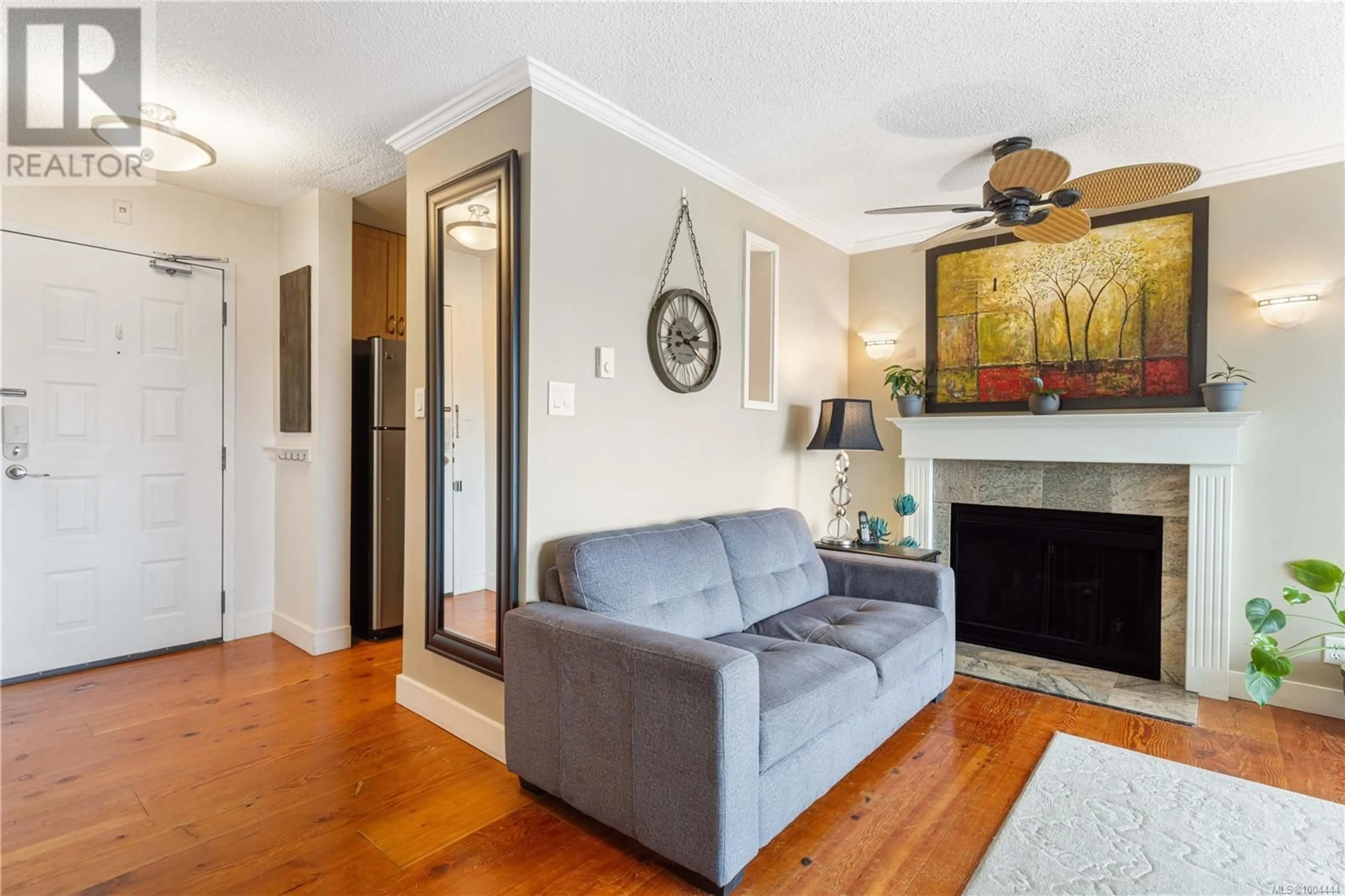 Living room with furniture, wood/laminate floor for 312 - 2560 DEPARTURE BAY ROAD, Nanaimo British Columbia V9S5P1