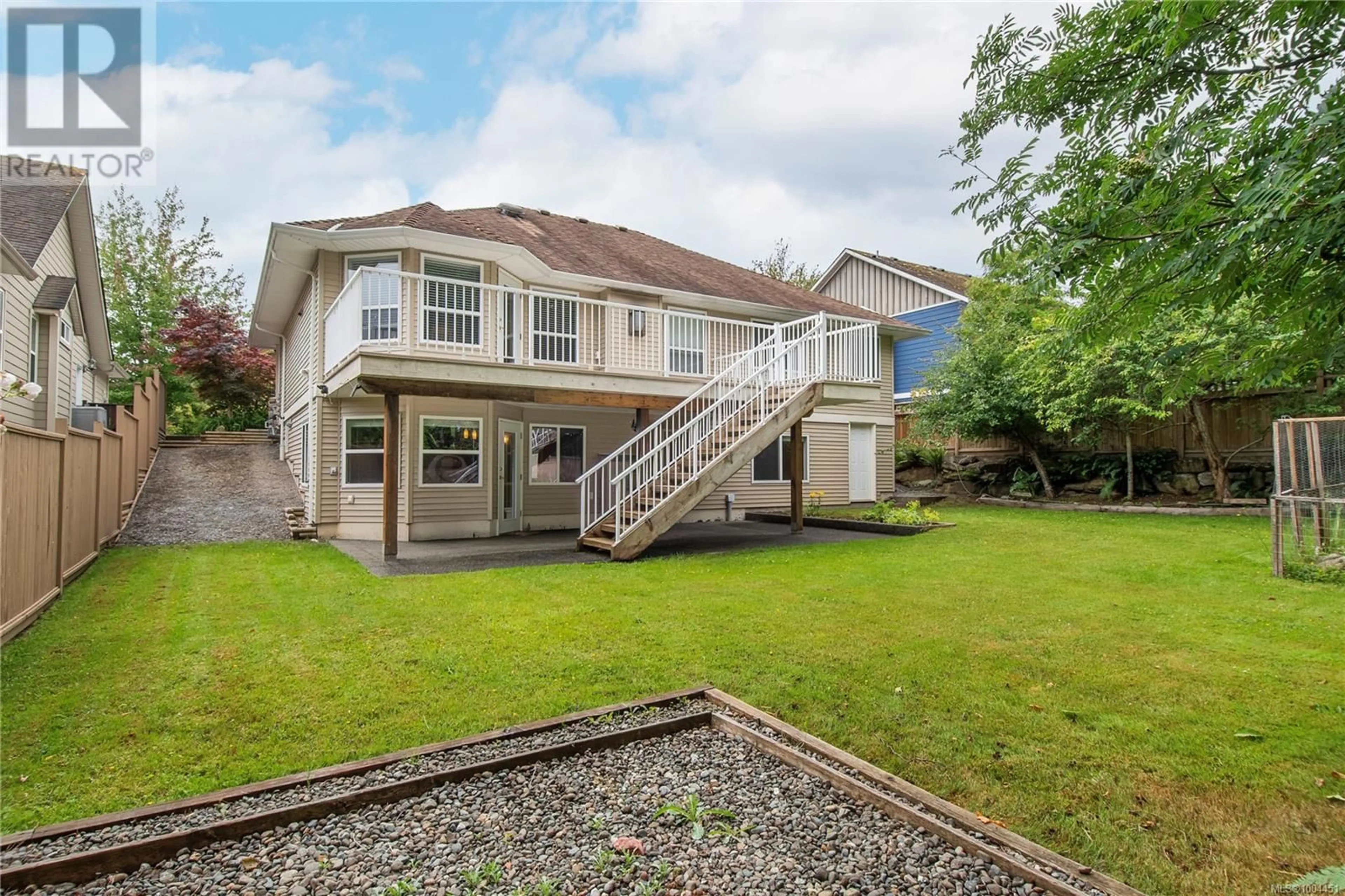 A pic from outside/outdoor area/front of a property/back of a property/a pic from drone, unknown for 228 MARYLAND ROAD, Campbell River British Columbia V9W8H5