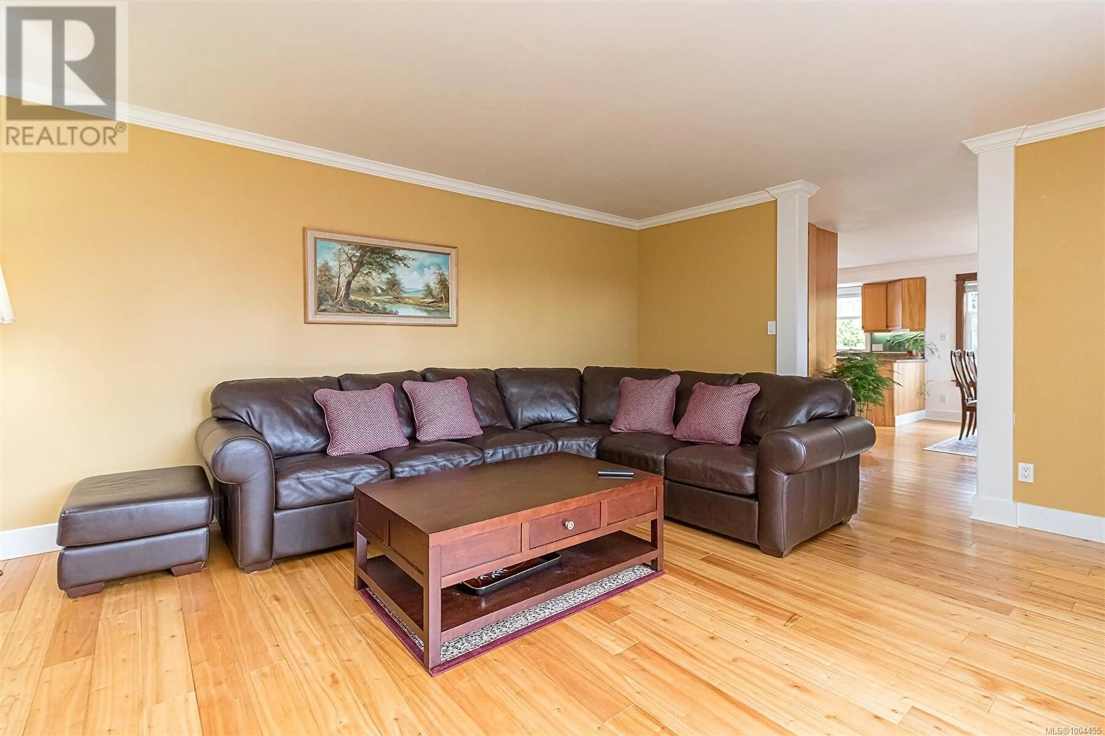 Living room with furniture, wood/laminate floor for 281 BESSBOROUGH AVENUE, View Royal British Columbia V9B1T4
