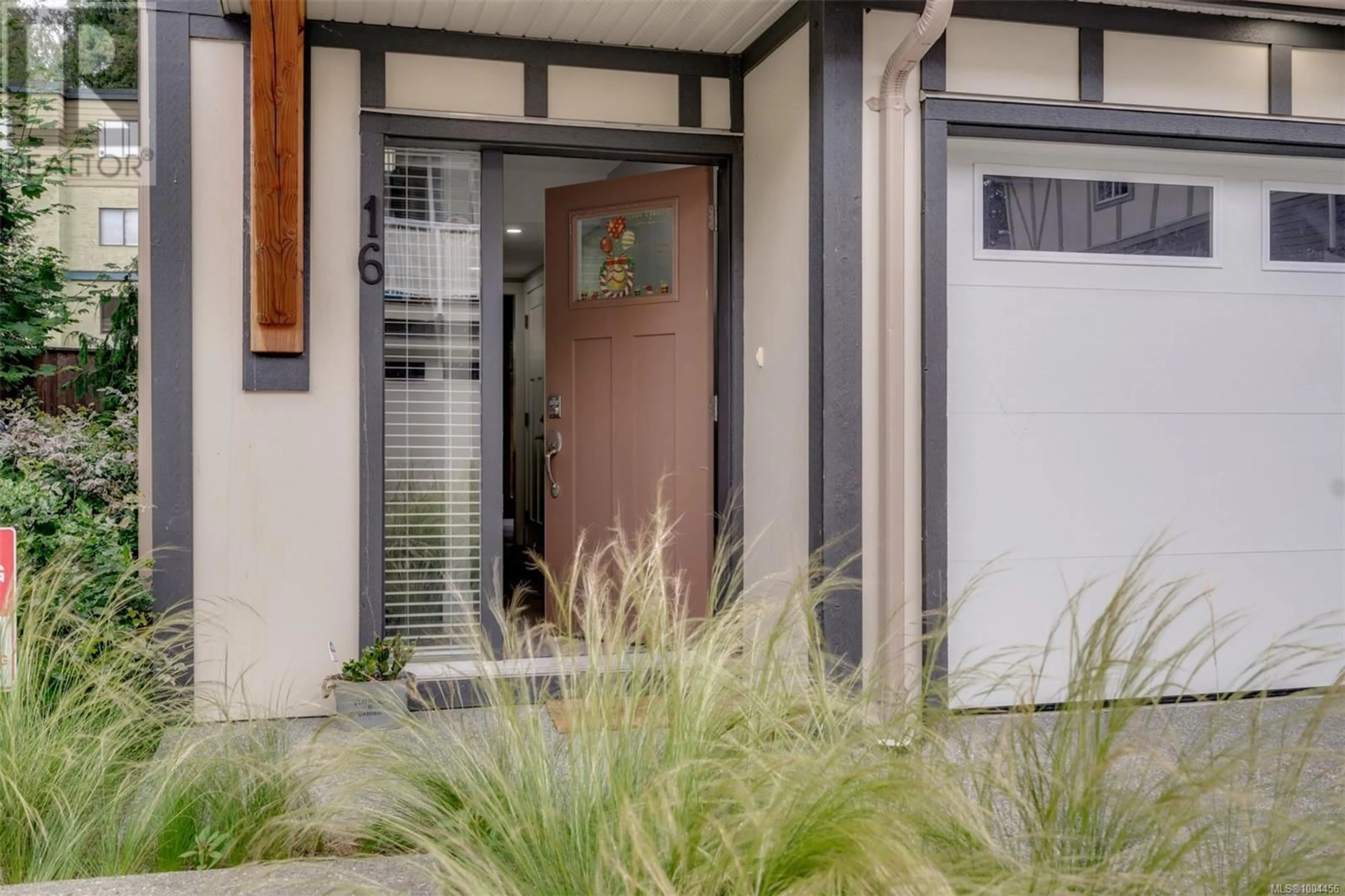 Indoor entryway for 16 - 1027 COLLEGE STREET WEST, Duncan British Columbia V9L2E8