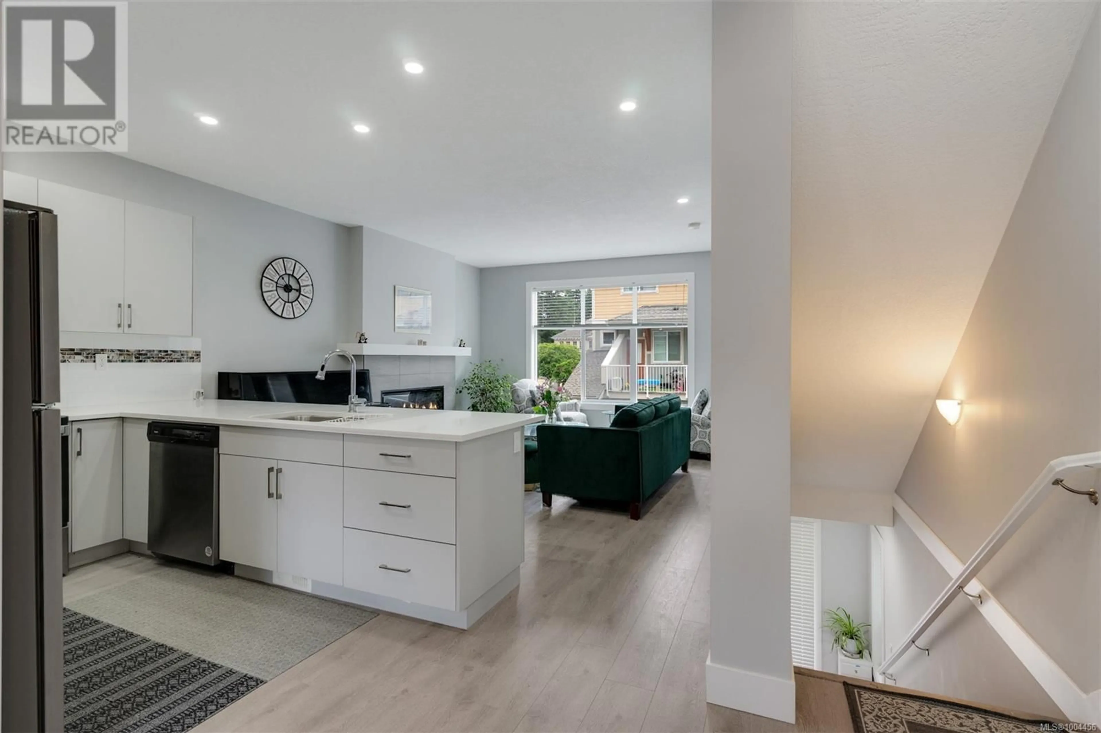 Open concept kitchen, ceramic/tile floor for 16 - 1027 COLLEGE STREET WEST, Duncan British Columbia V9L2E8