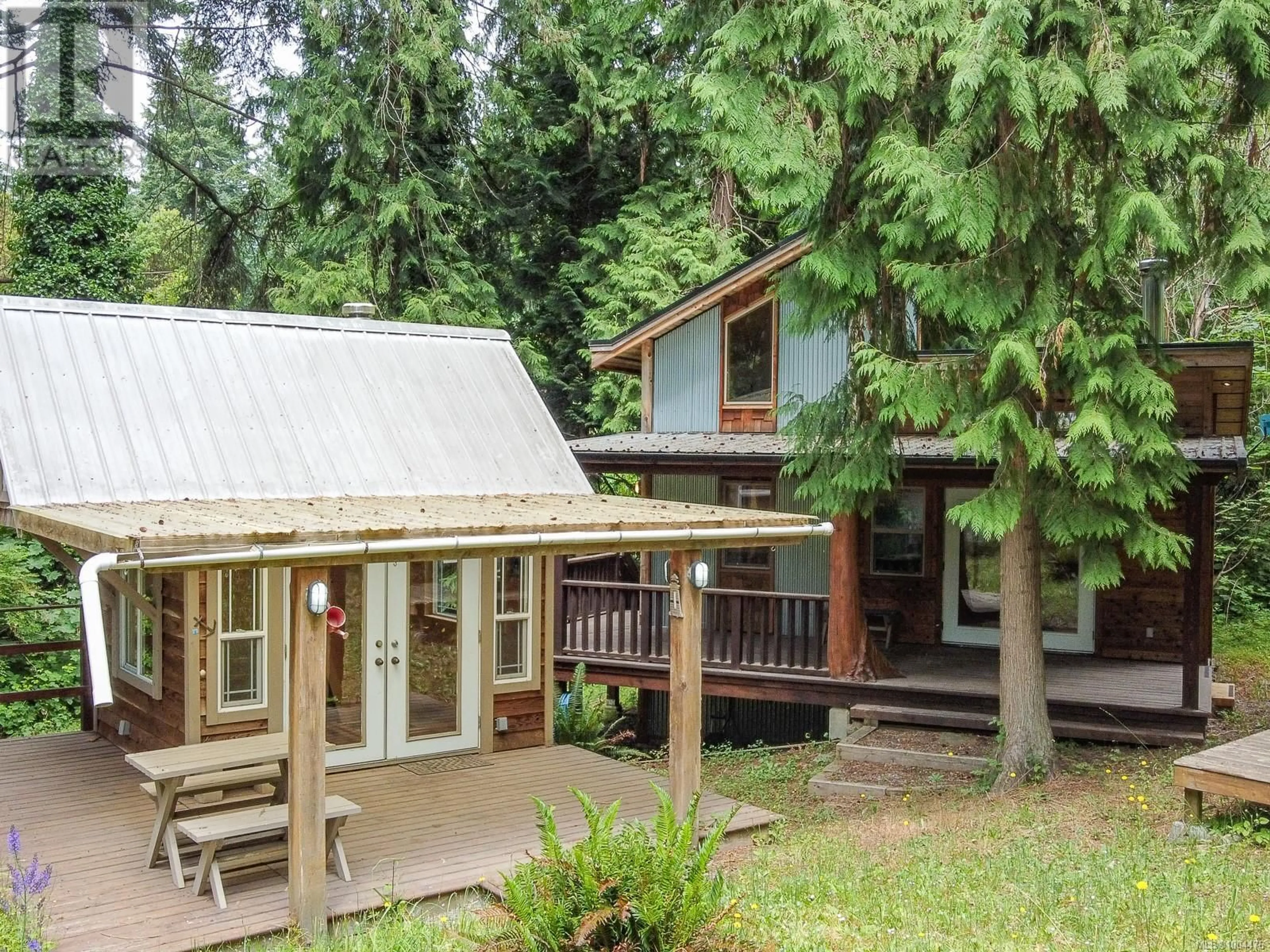 A pic from outside/outdoor area/front of a property/back of a property/a pic from drone, unknown for 22 CAPTAIN KIDDS TERRACE, Protection Island British Columbia V9R6R1