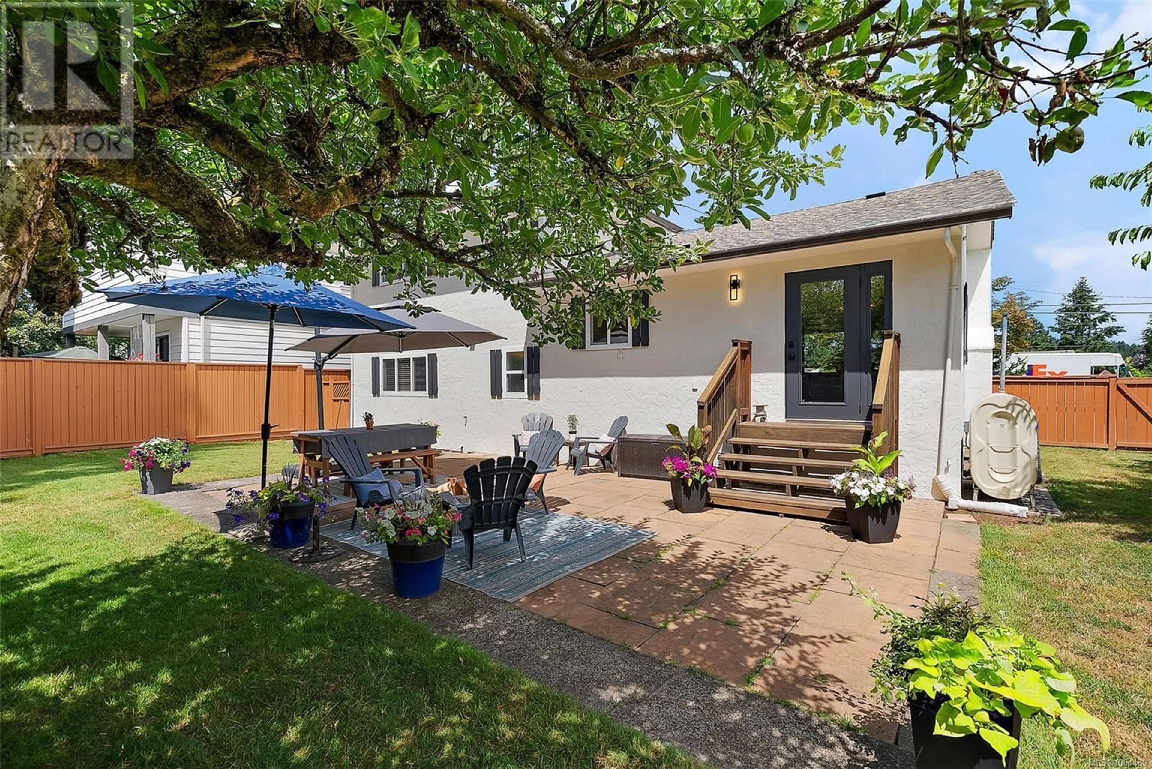 Patio, street for 1235 MARCHANT ROAD, Central Saanich British Columbia V8M1G4