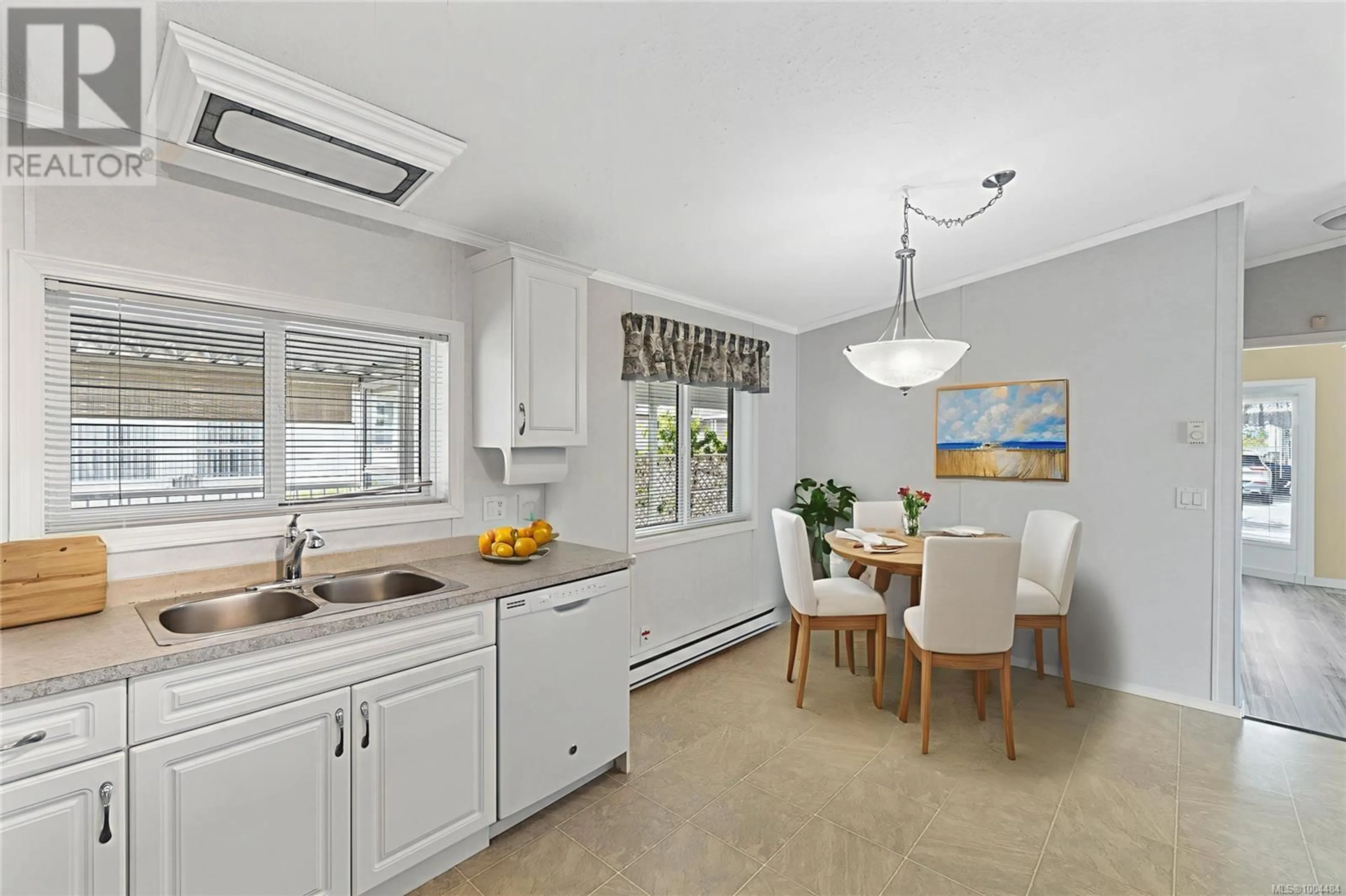 Open concept kitchen, ceramic/tile floor for 14 - 386 CRAIG STREET, Parksville British Columbia V9P2Z8