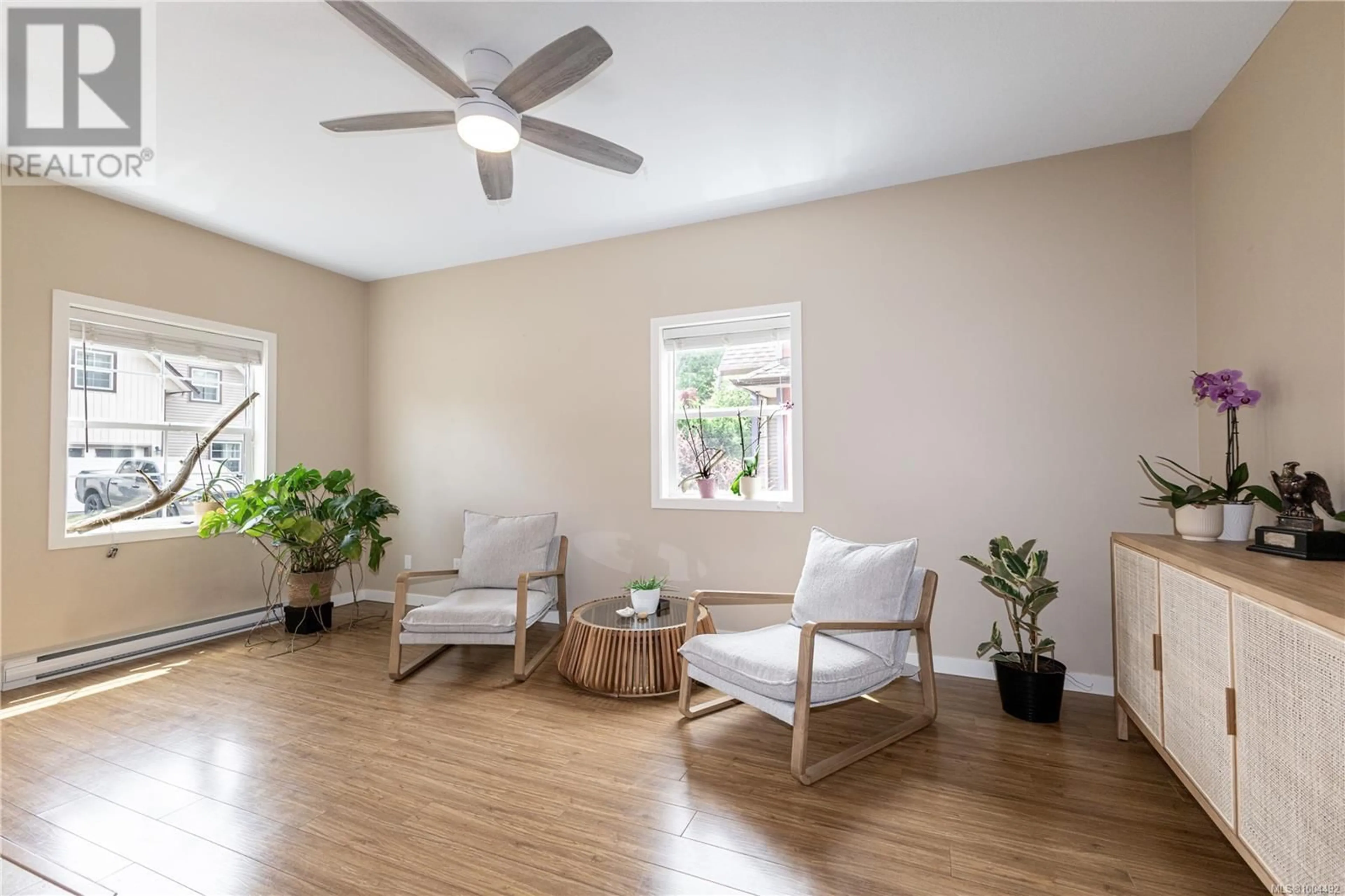 Living room with furniture, wood/laminate floor for 117 - 2787 1ST STREET, Courtenay British Columbia V9N9C8