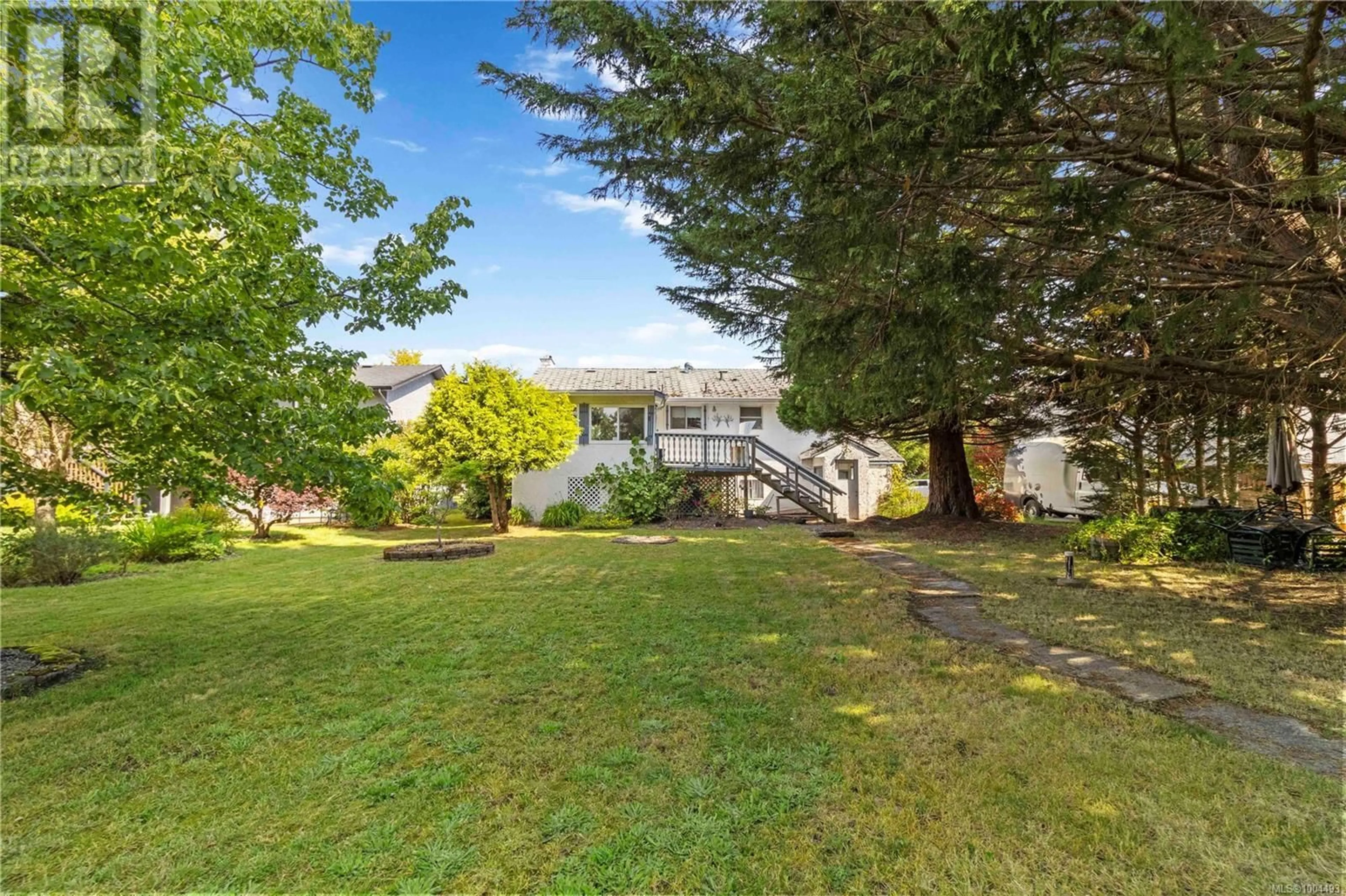 A pic from outside/outdoor area/front of a property/back of a property/a pic from drone, unknown for 10287 GODFREY PLACE, Sidney British Columbia V8L2K9