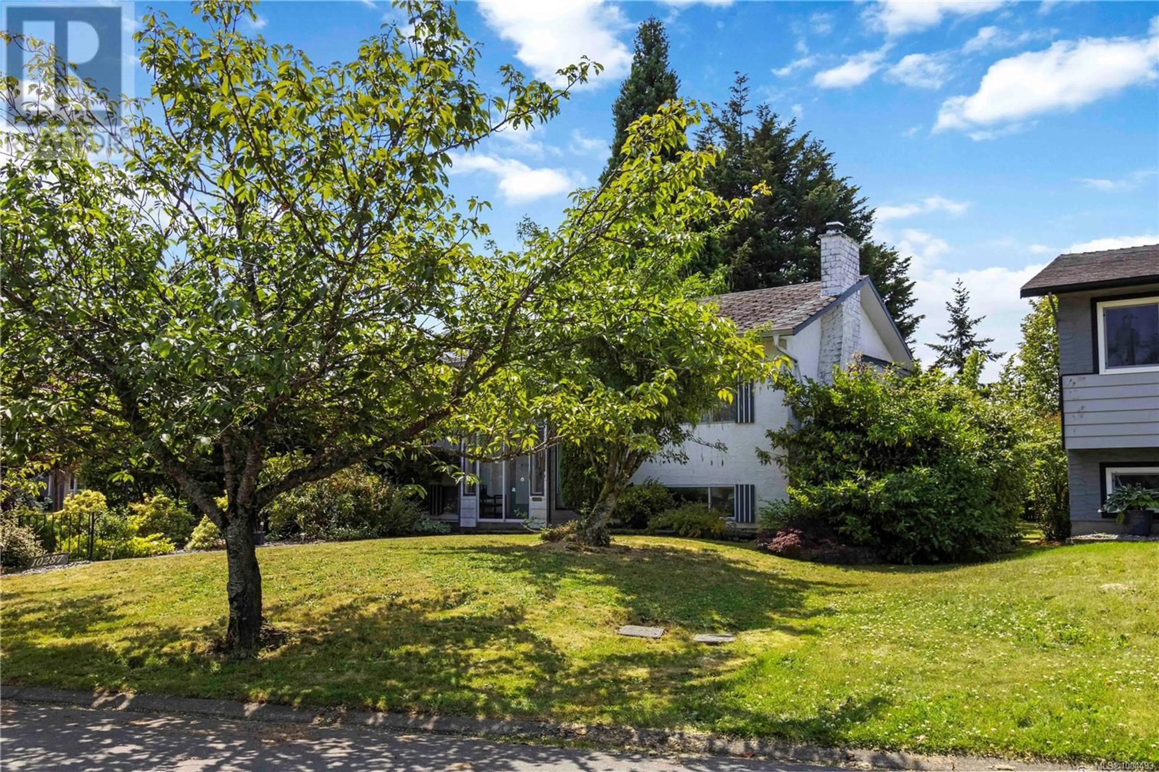 A pic from outside/outdoor area/front of a property/back of a property/a pic from drone, street for 10287 GODFREY PLACE, Sidney British Columbia V8L2K9