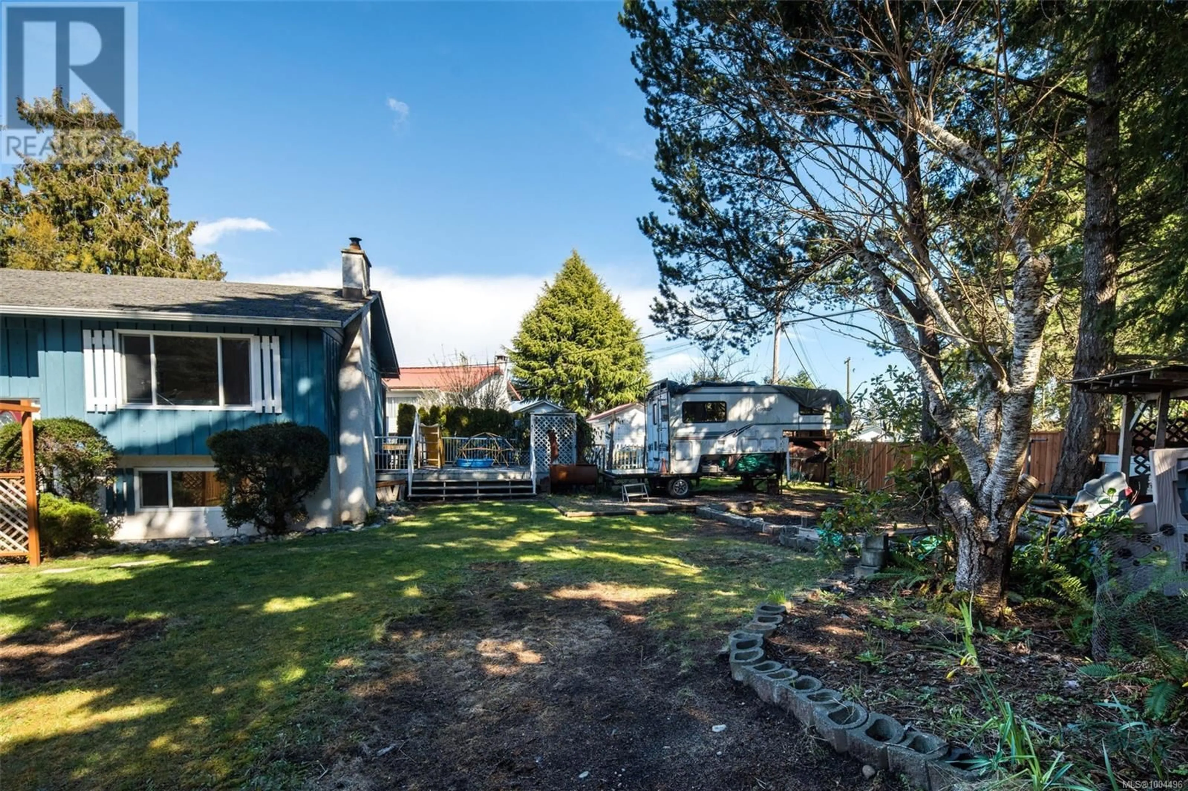 A pic from outside/outdoor area/front of a property/back of a property/a pic from drone, unknown for 2319 GATEWOOD ROAD, Sooke British Columbia V9Z0M6