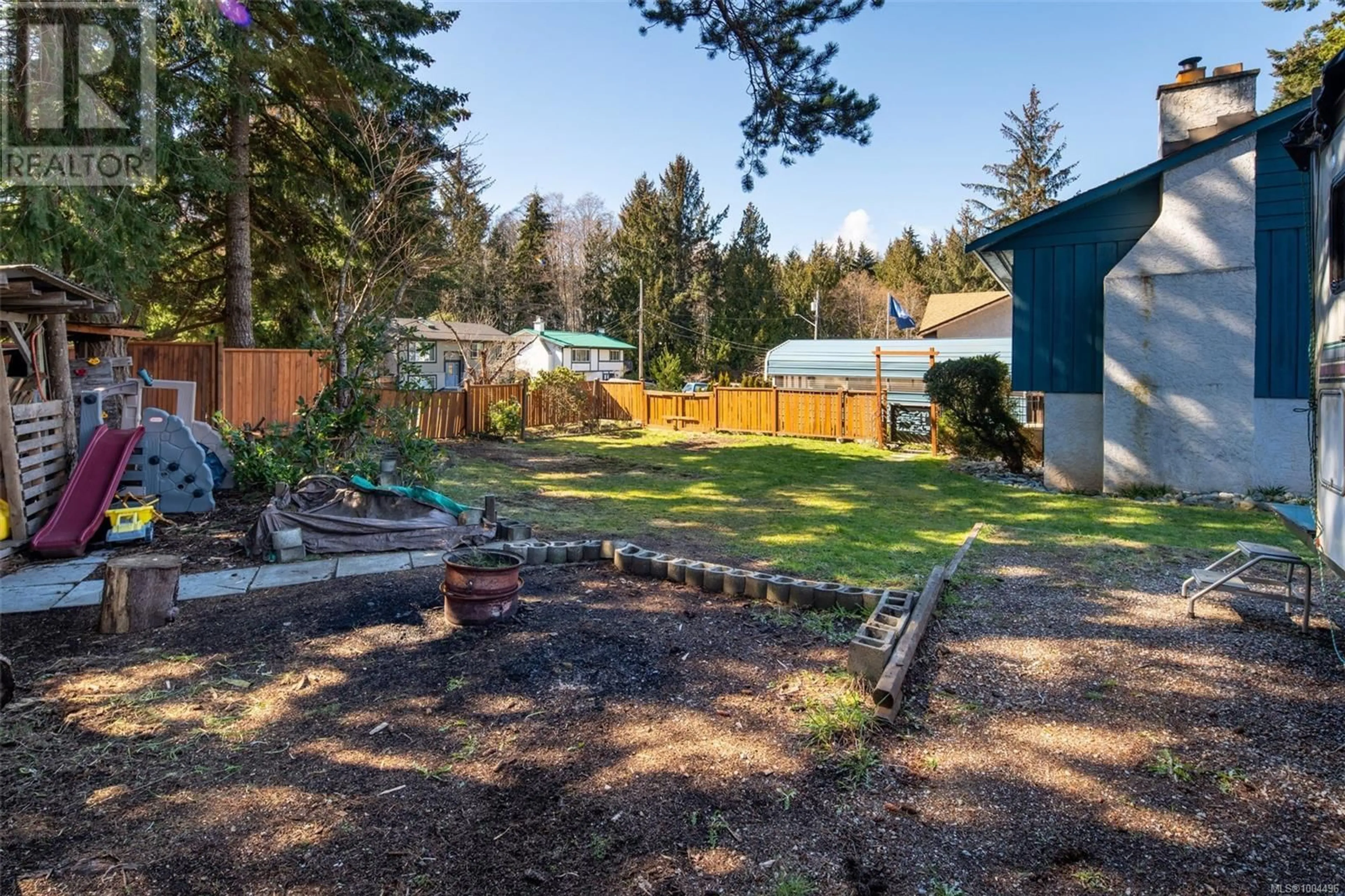 A pic from outside/outdoor area/front of a property/back of a property/a pic from drone, mountain view for 2319 GATEWOOD ROAD, Sooke British Columbia V9Z0M6