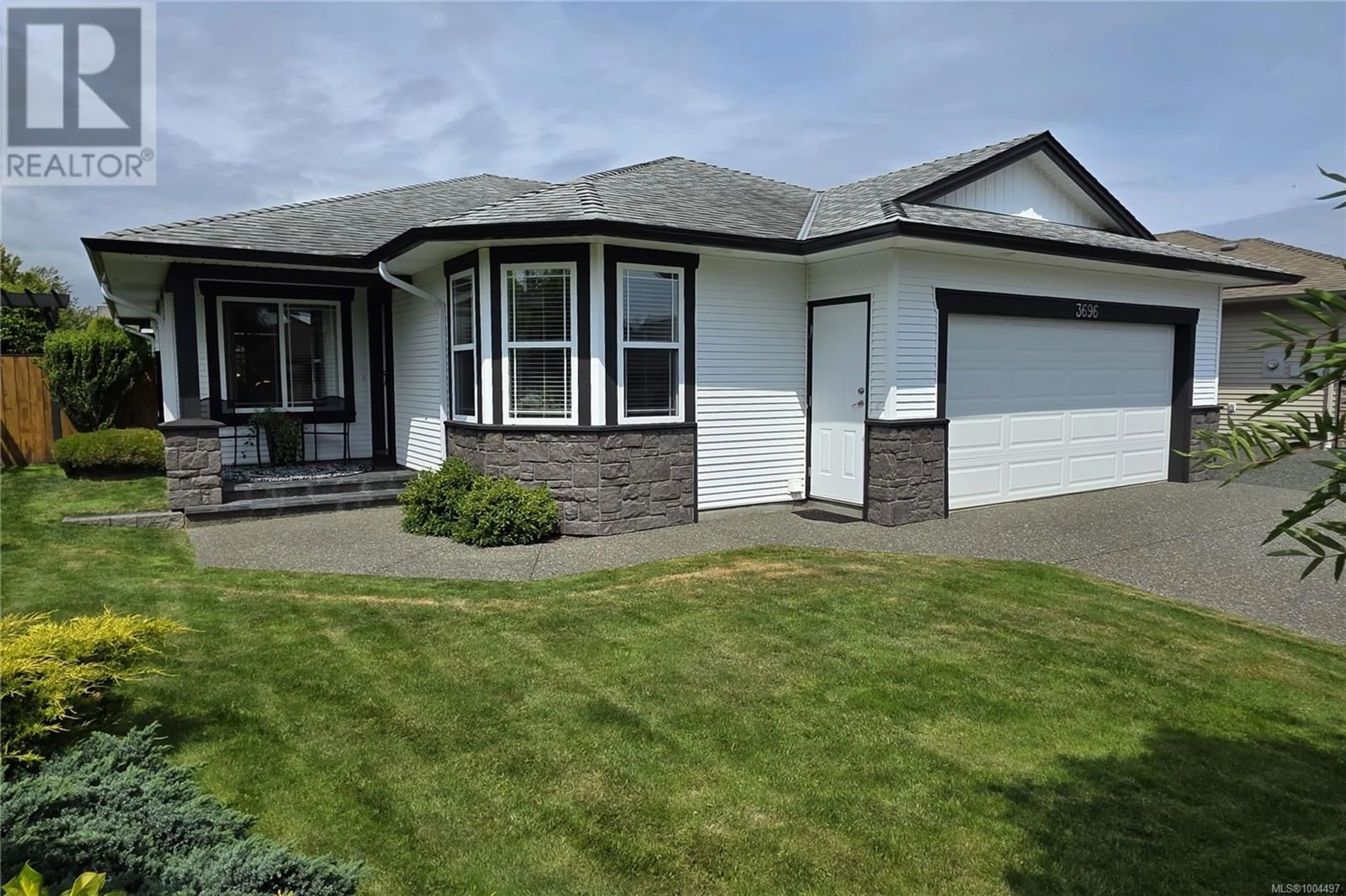 Home with vinyl exterior material, street for 3696 JASPER AVENUE, Campbell River British Columbia V9H0A2