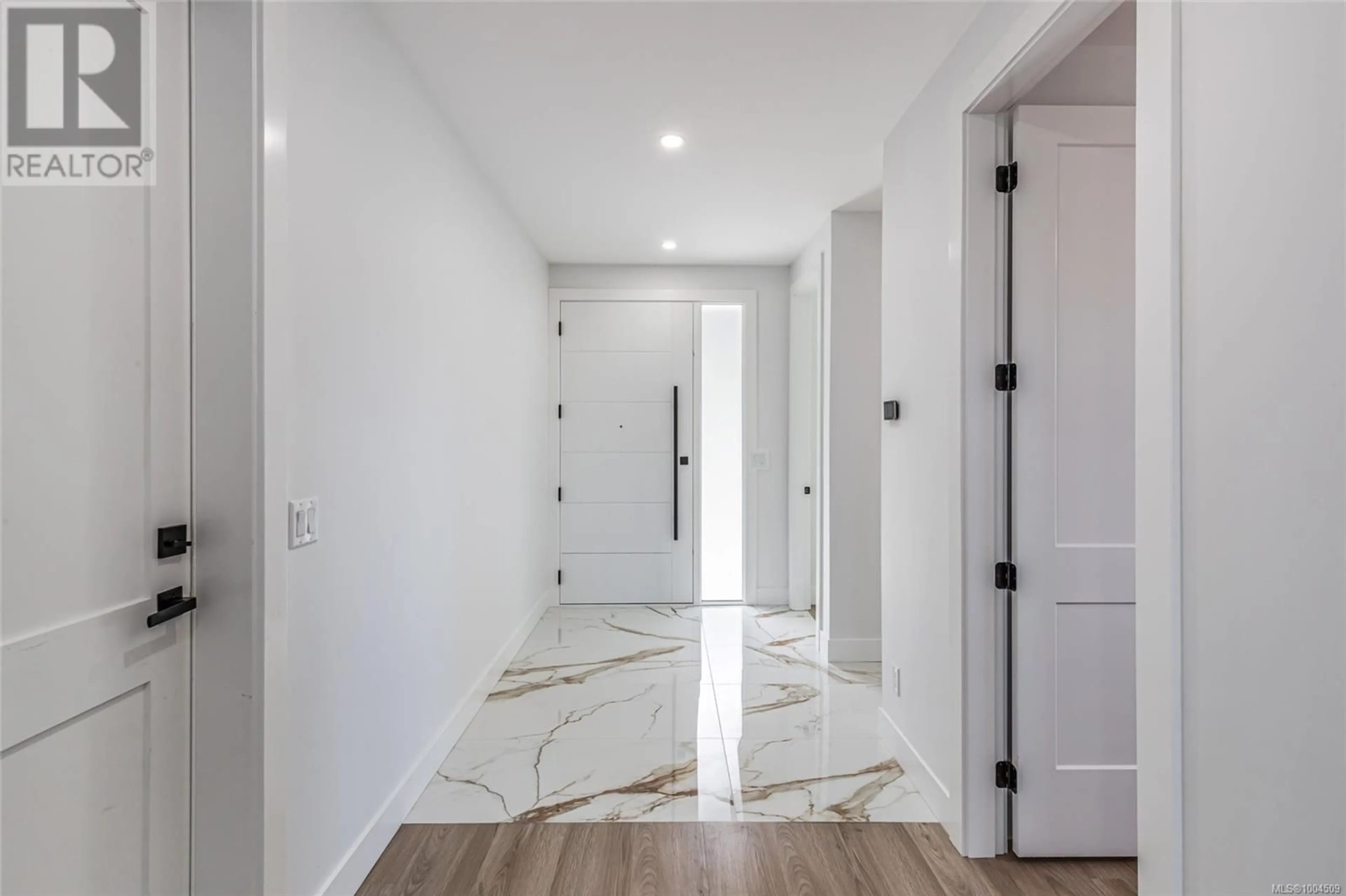 Indoor entryway for 4408 GULFVIEW DRIVE, Nanaimo British Columbia V9T5A9