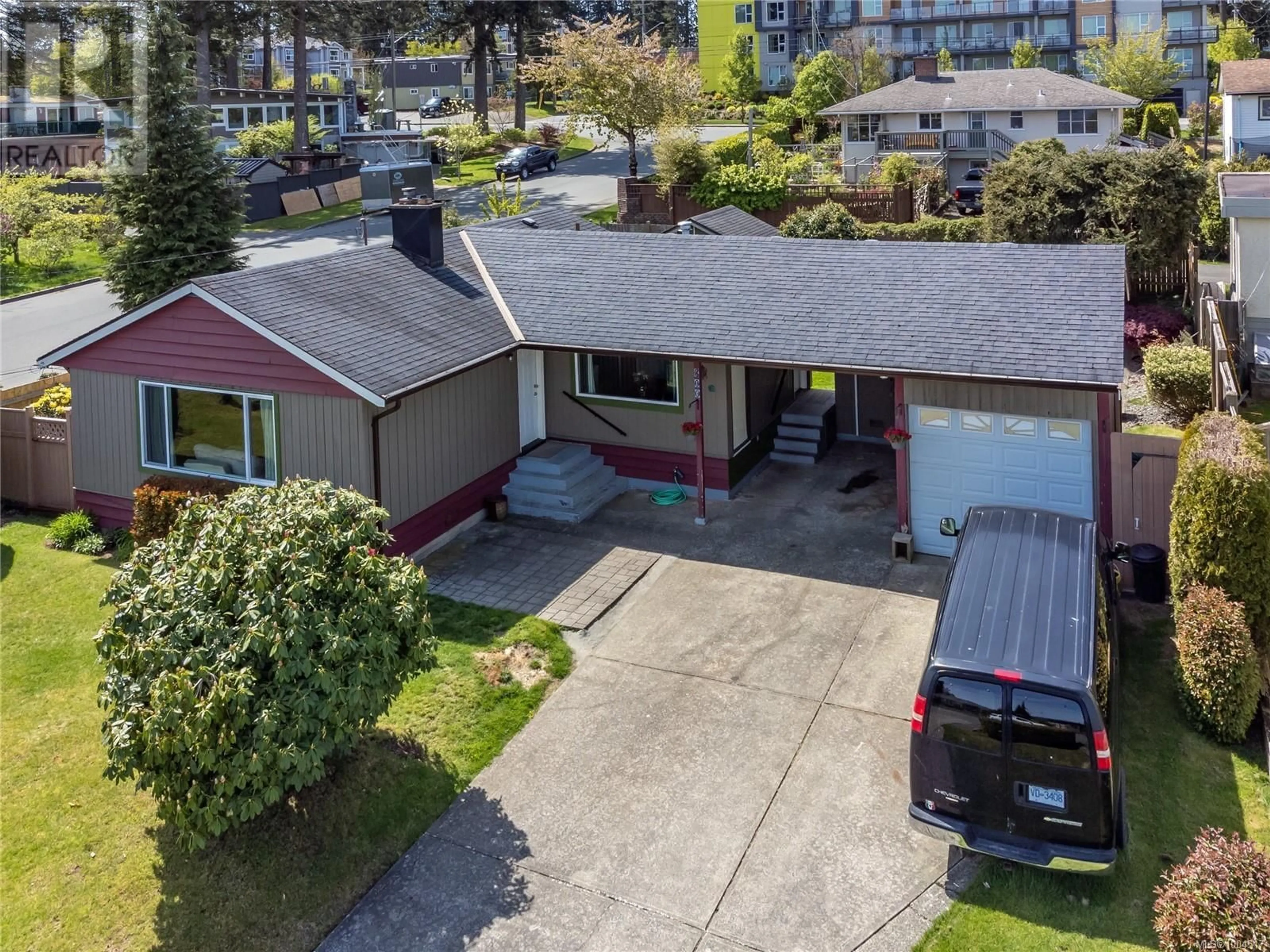 A pic from outside/outdoor area/front of a property/back of a property/a pic from drone, street for 300 MCCARTHY STREET, Campbell River British Columbia V9W2R6
