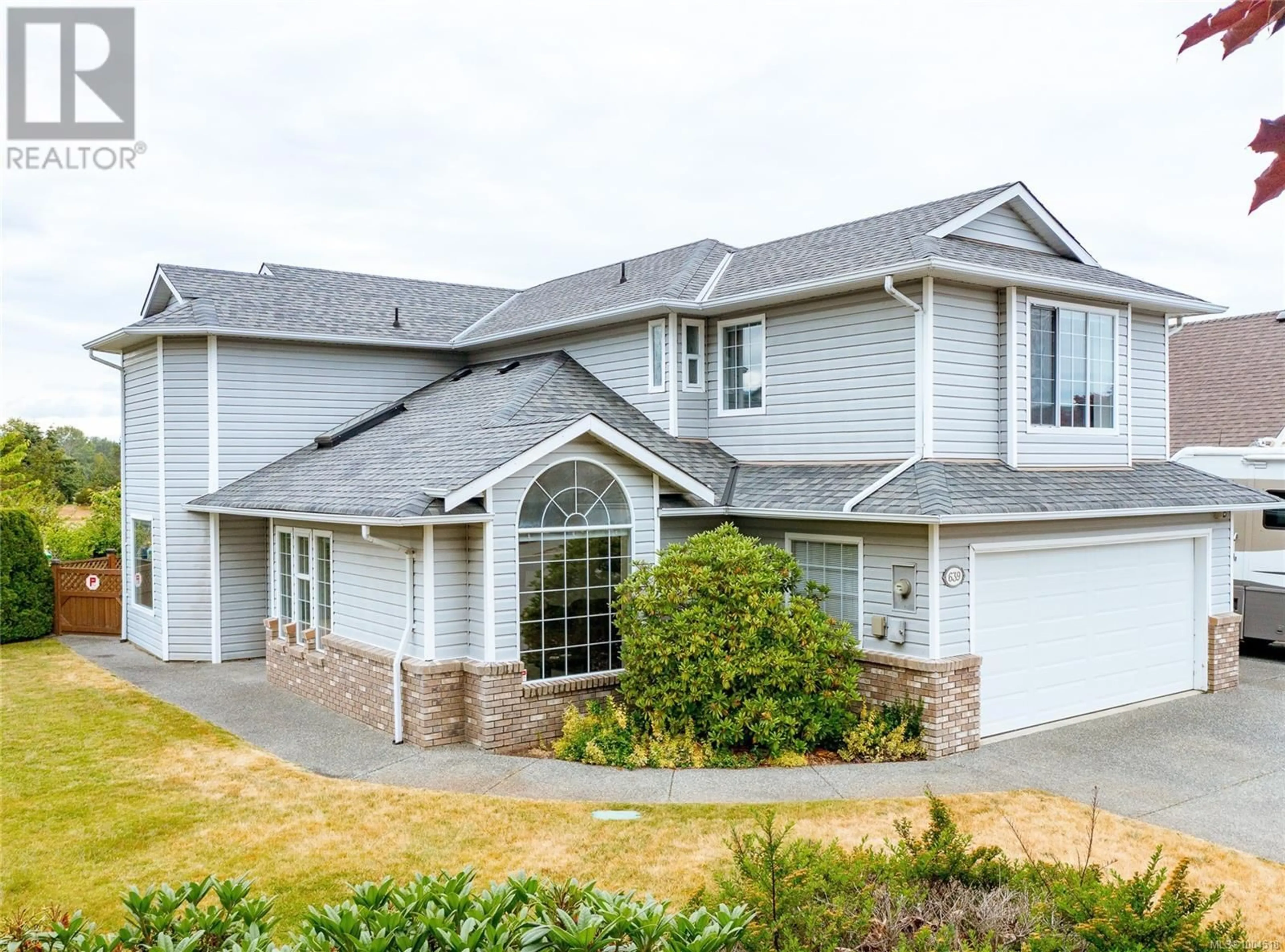 Home with vinyl exterior material, street for 639 EAGLE TREE CLOSE, Parksville British Columbia V9P2N9