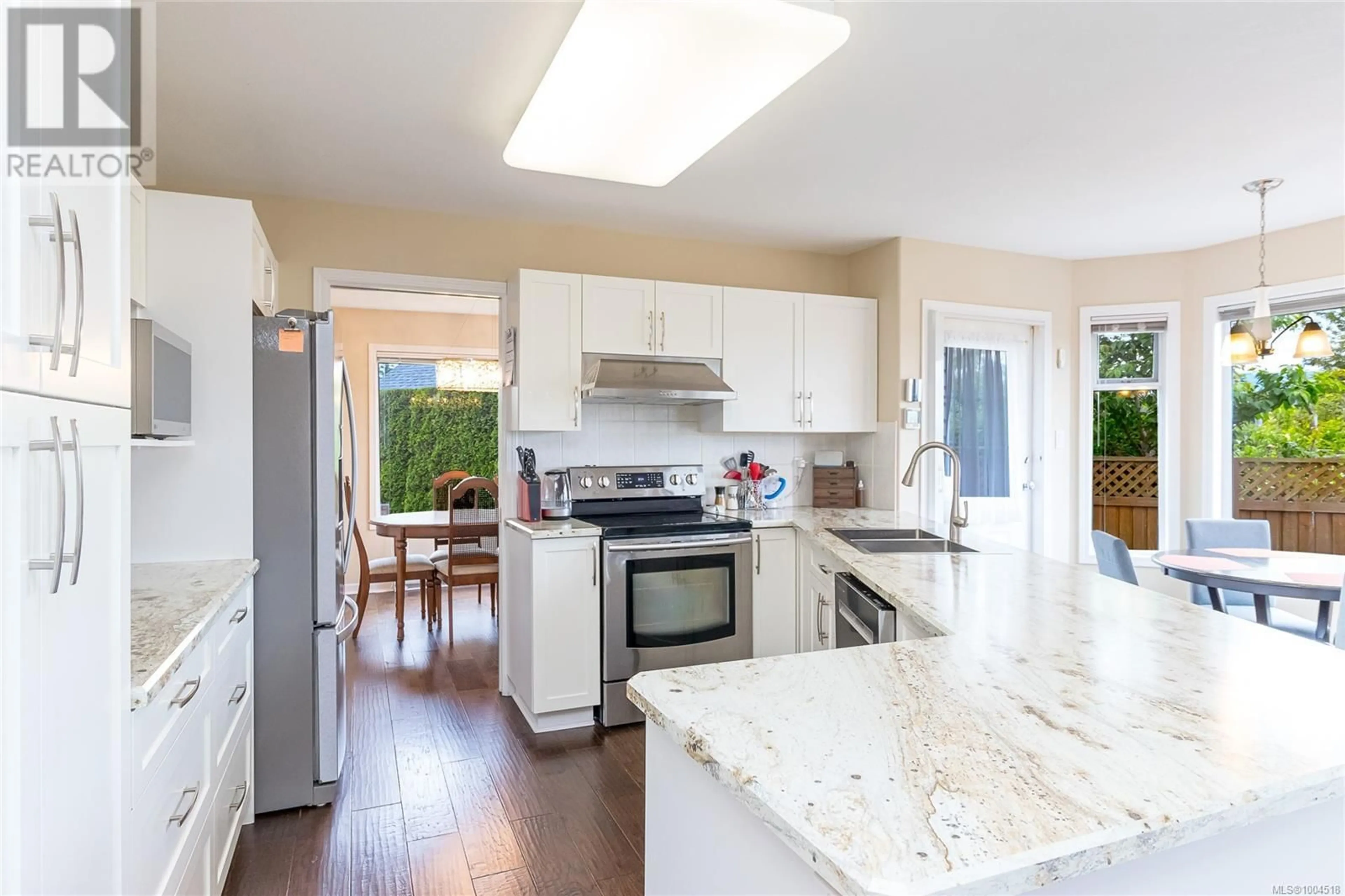 Open concept kitchen, ceramic/tile floor for 639 EAGLE TREE CLOSE, Parksville British Columbia V9P2N9