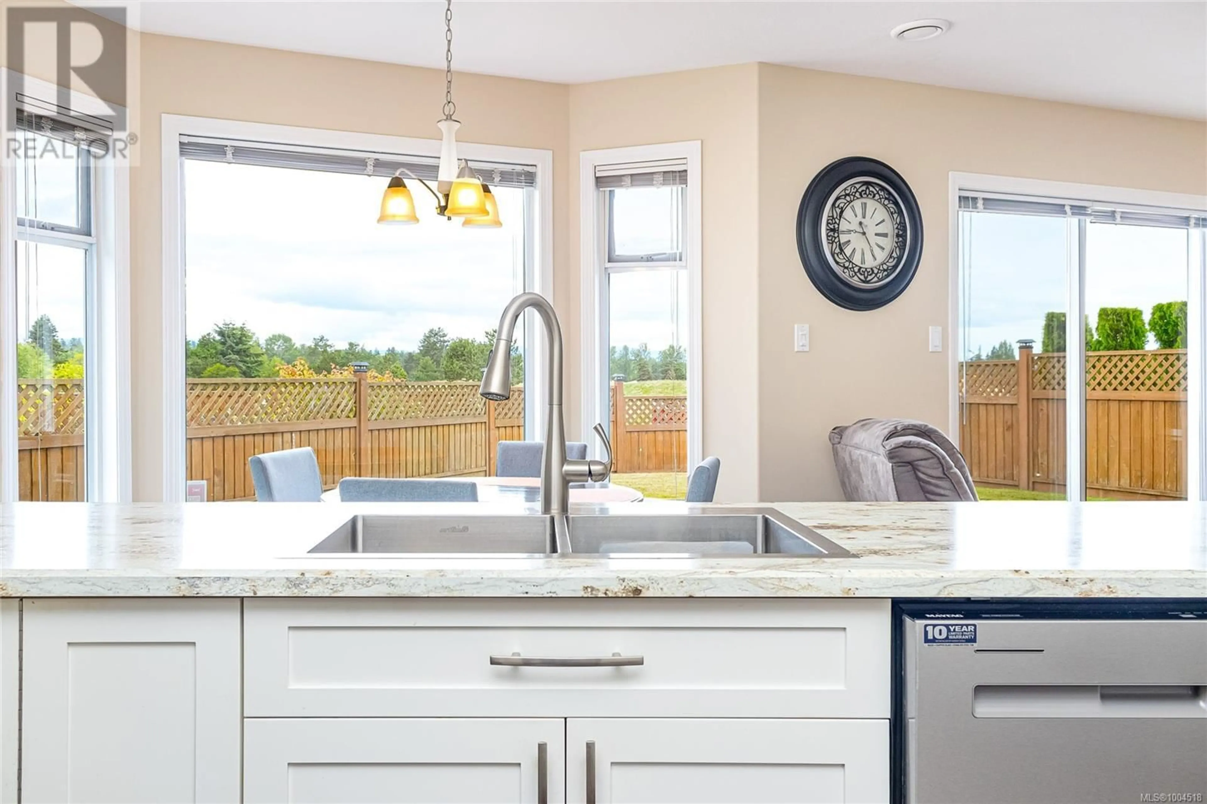Open concept kitchen, ceramic/tile floor for 639 EAGLE TREE CLOSE, Parksville British Columbia V9P2N9