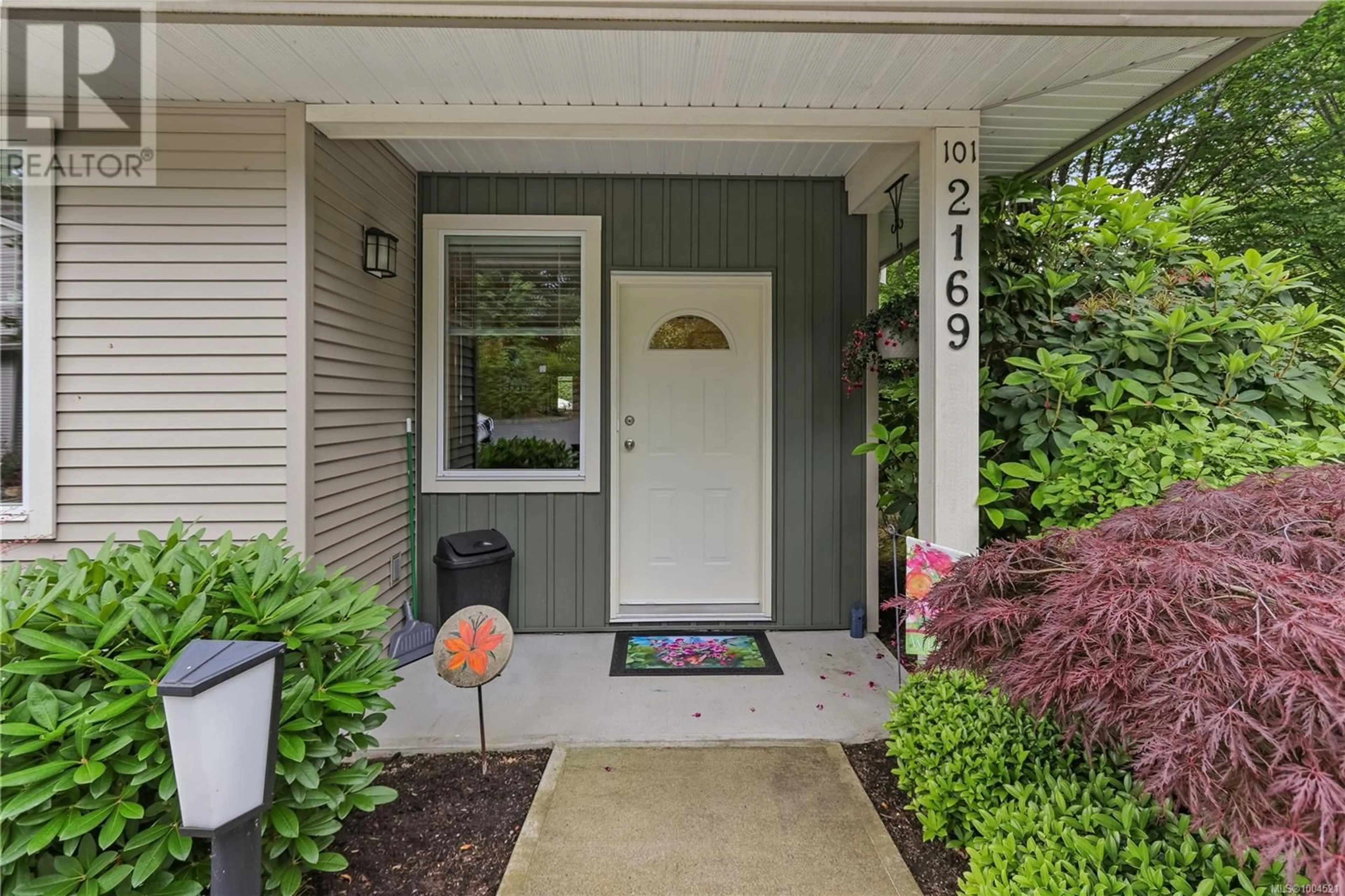 Indoor entryway for 101 - 2169 RIDGEMONT PLACE, Nanaimo British Columbia V9T0C8
