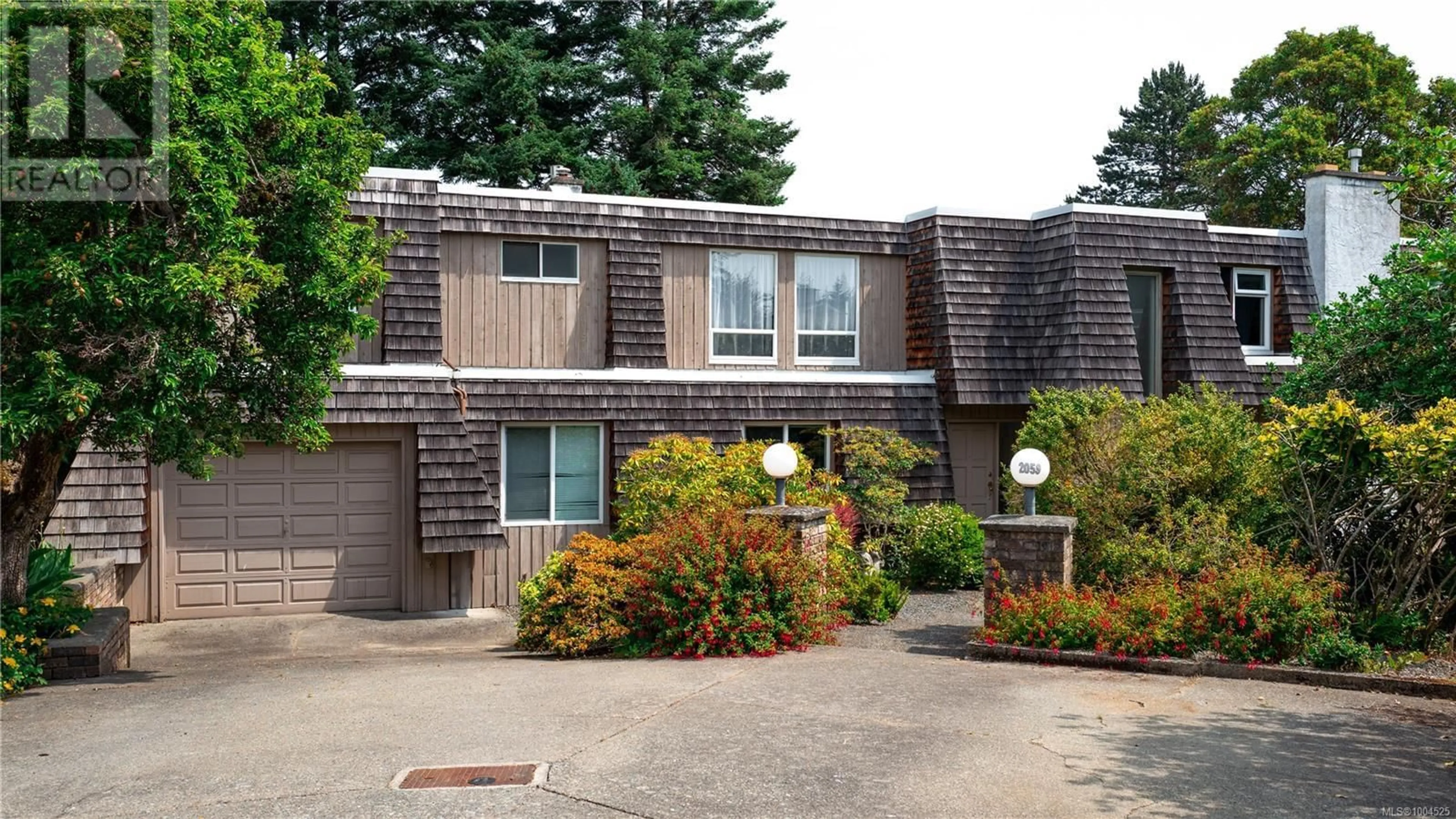 Home with vinyl exterior material, street for 2059 SALTAIR PLACE, Saanich British Columbia V8N4S4