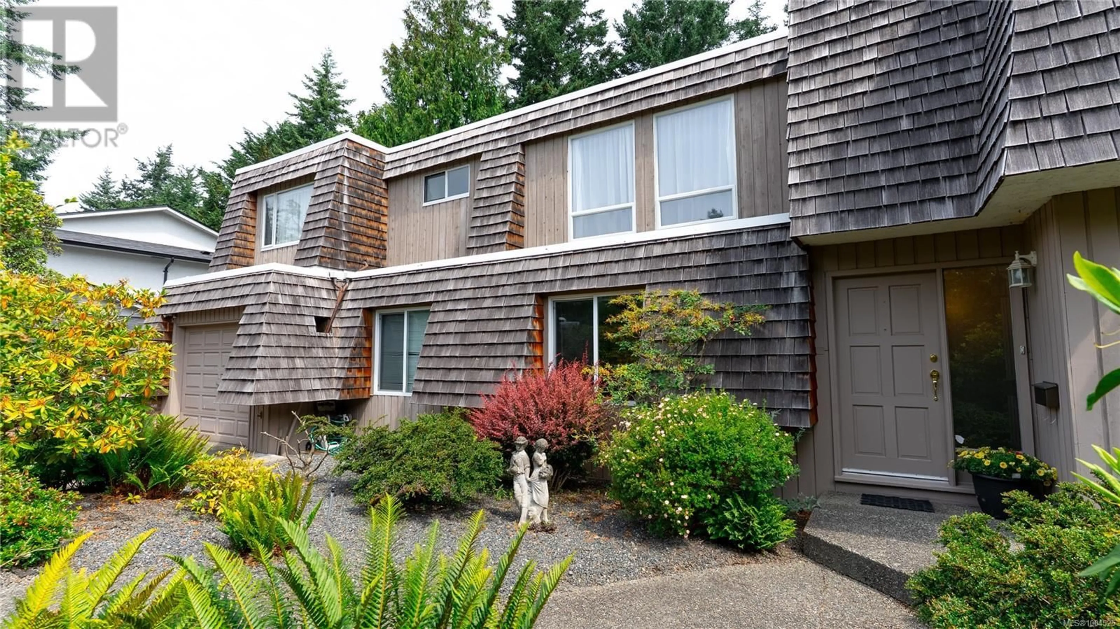 Home with vinyl exterior material, street for 2059 SALTAIR PLACE, Saanich British Columbia V8N4S4