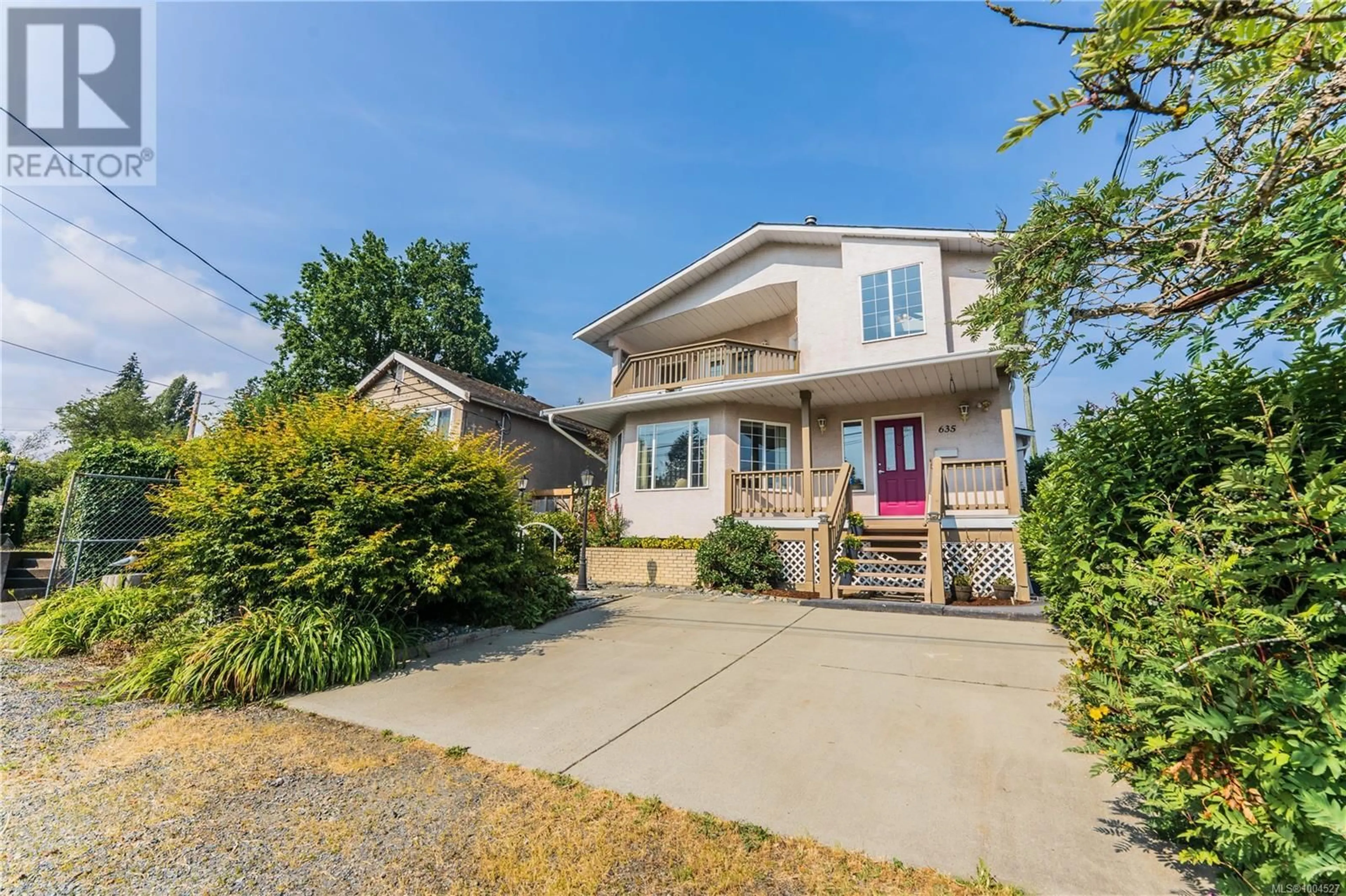 Home with vinyl exterior material, street for 635 PARK AVENUE, Nanaimo British Columbia V9R4H5