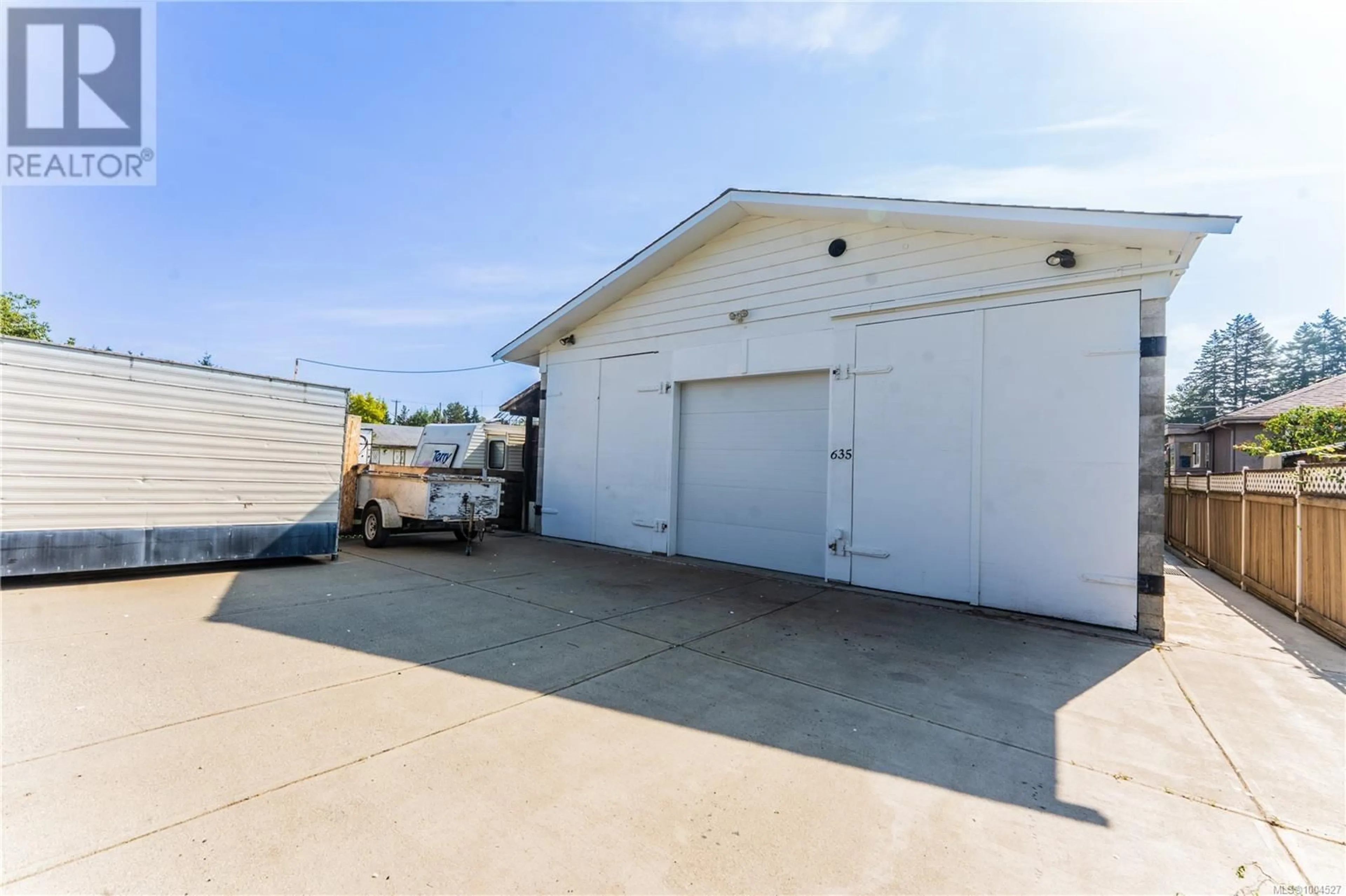 Indoor garage for 635 PARK AVENUE, Nanaimo British Columbia V9R4H5