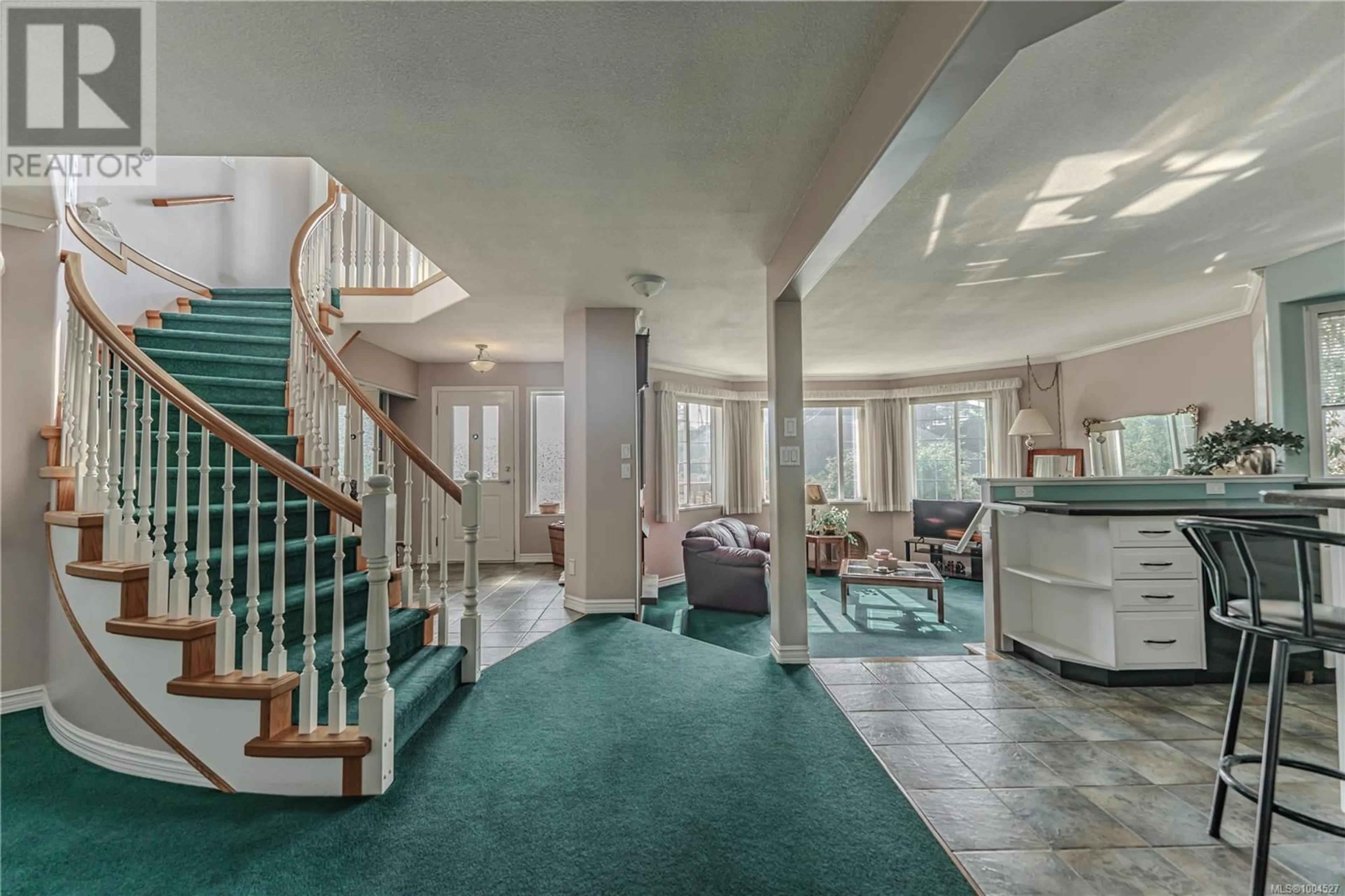 Indoor foyer for 635 PARK AVENUE, Nanaimo British Columbia V9R4H5