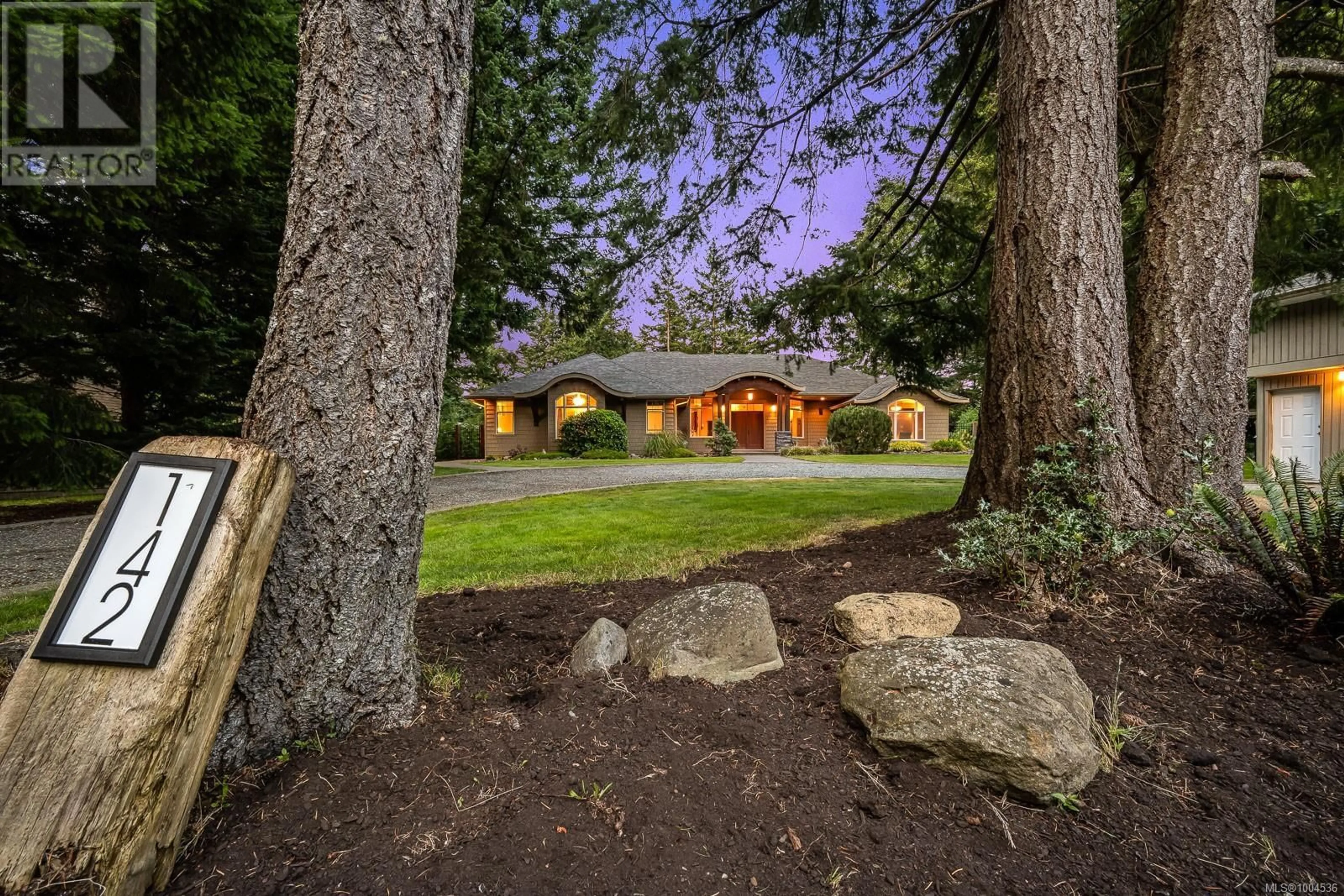 A pic from outside/outdoor area/front of a property/back of a property/a pic from drone, unknown for 142 MULHOLLAND DRIVE, Comox British Columbia V9M3W5